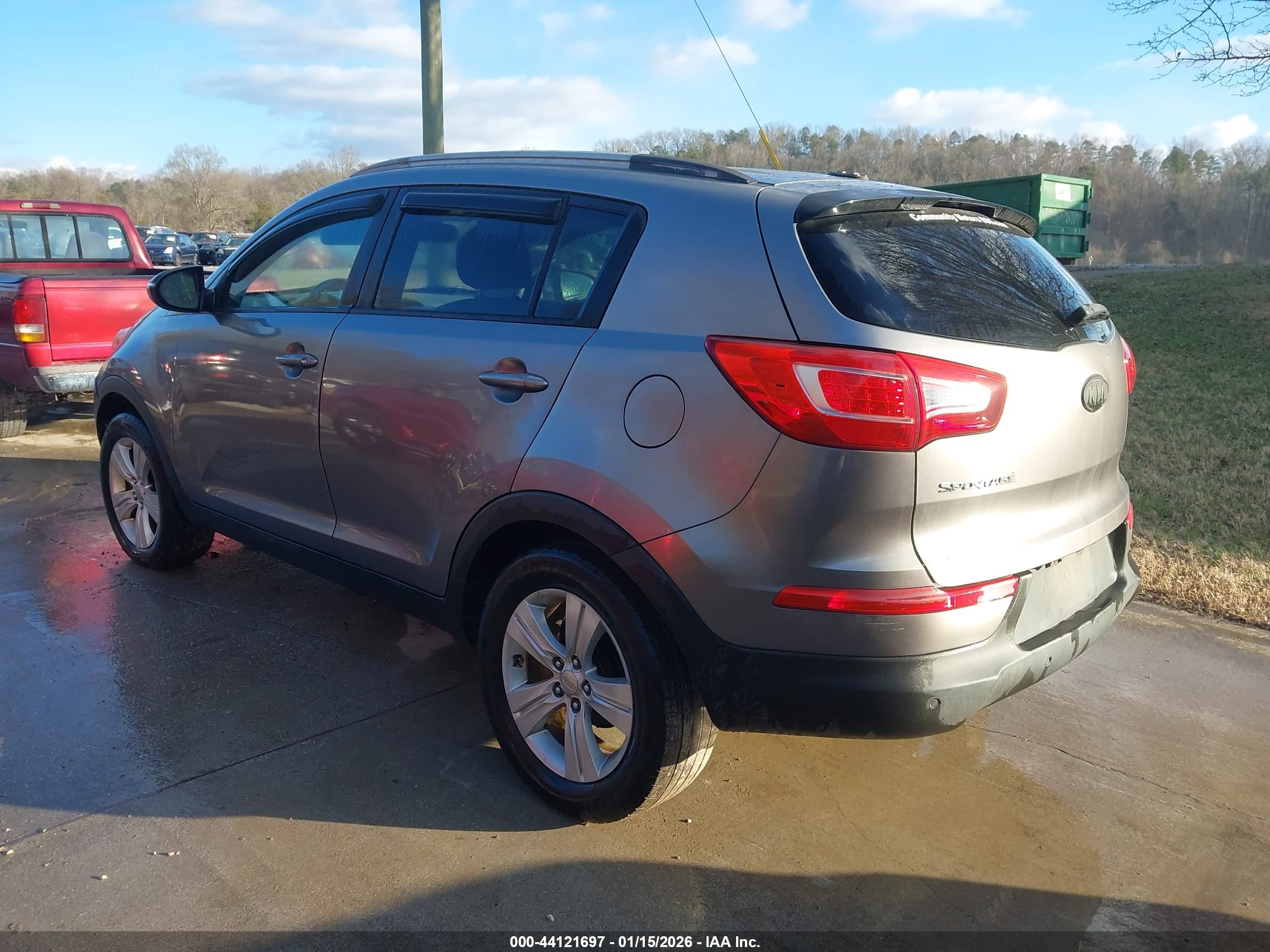 KIA SPORTAGE image 3