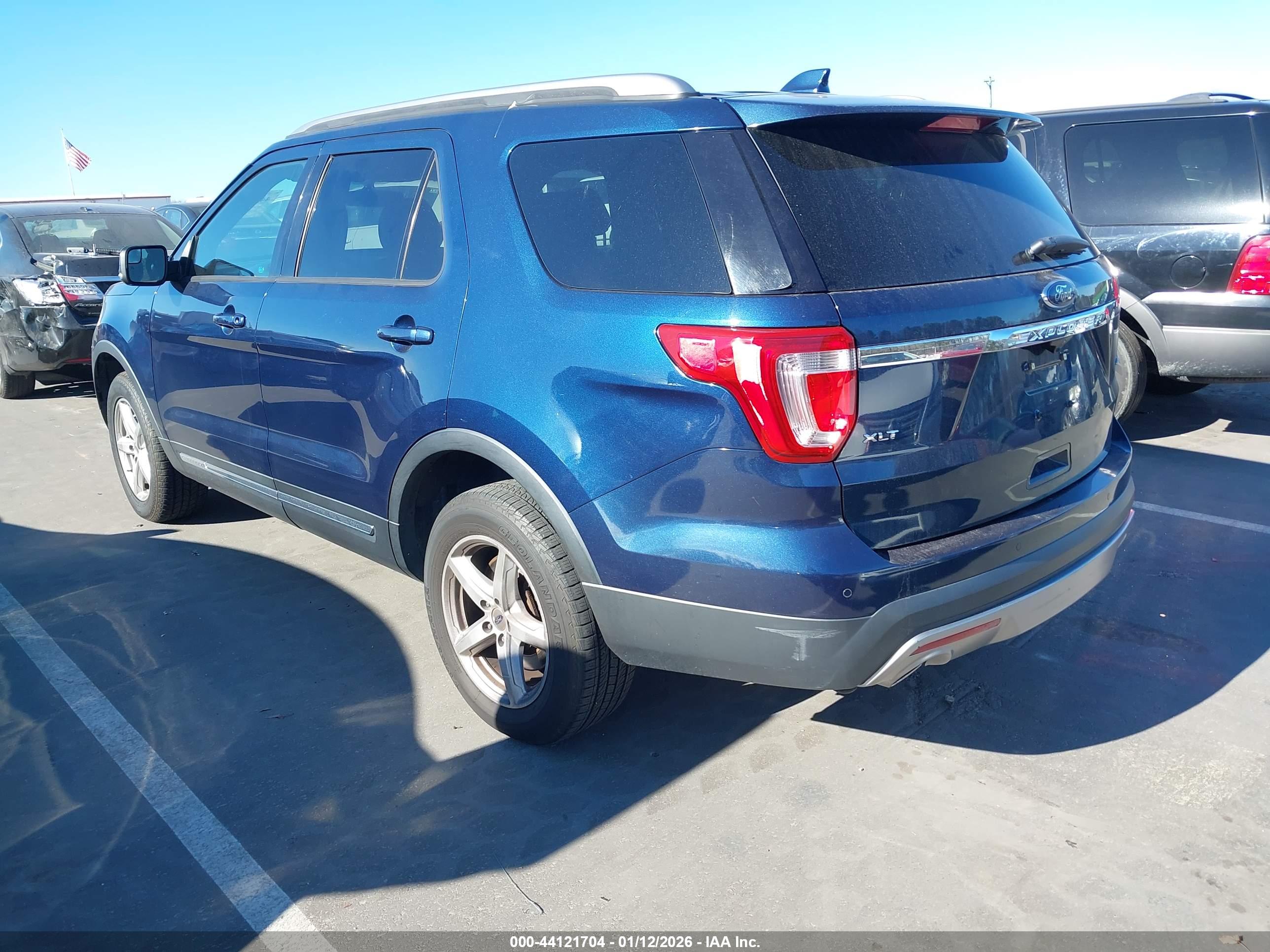 FORD EXPLORER image 3