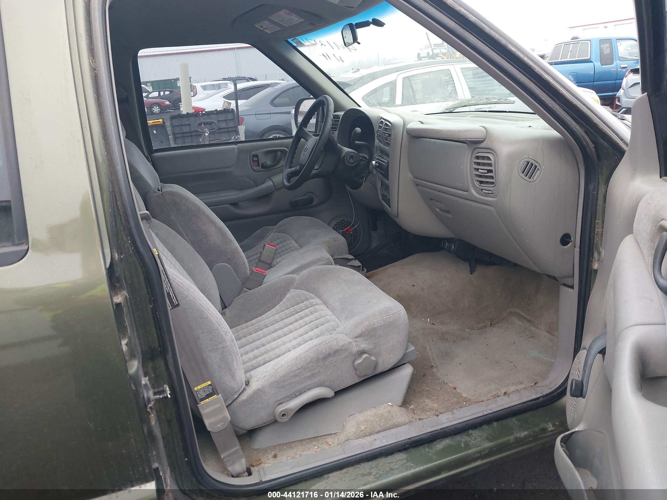 CHEVROLET BLAZER image 5