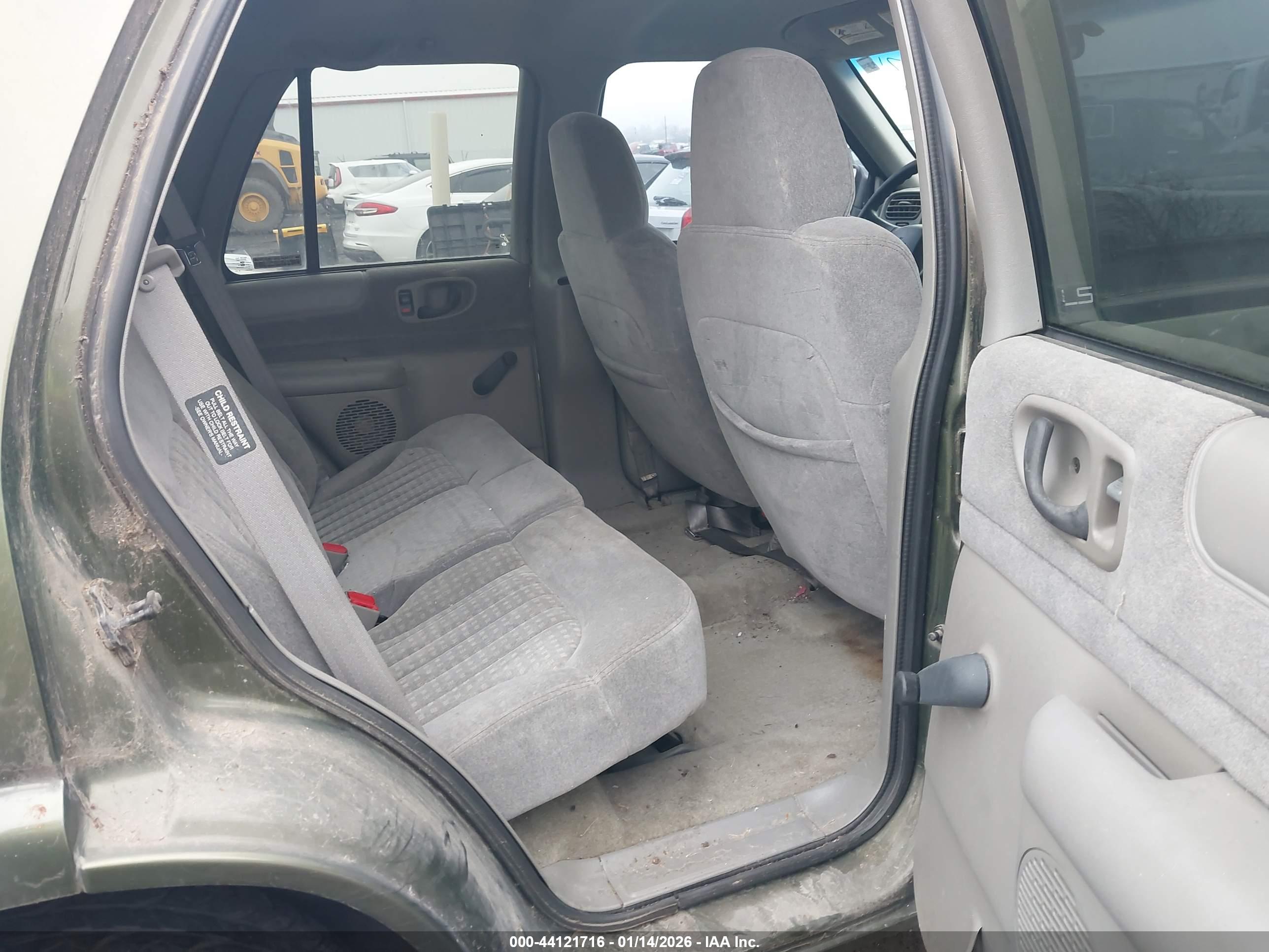 CHEVROLET BLAZER image 8
