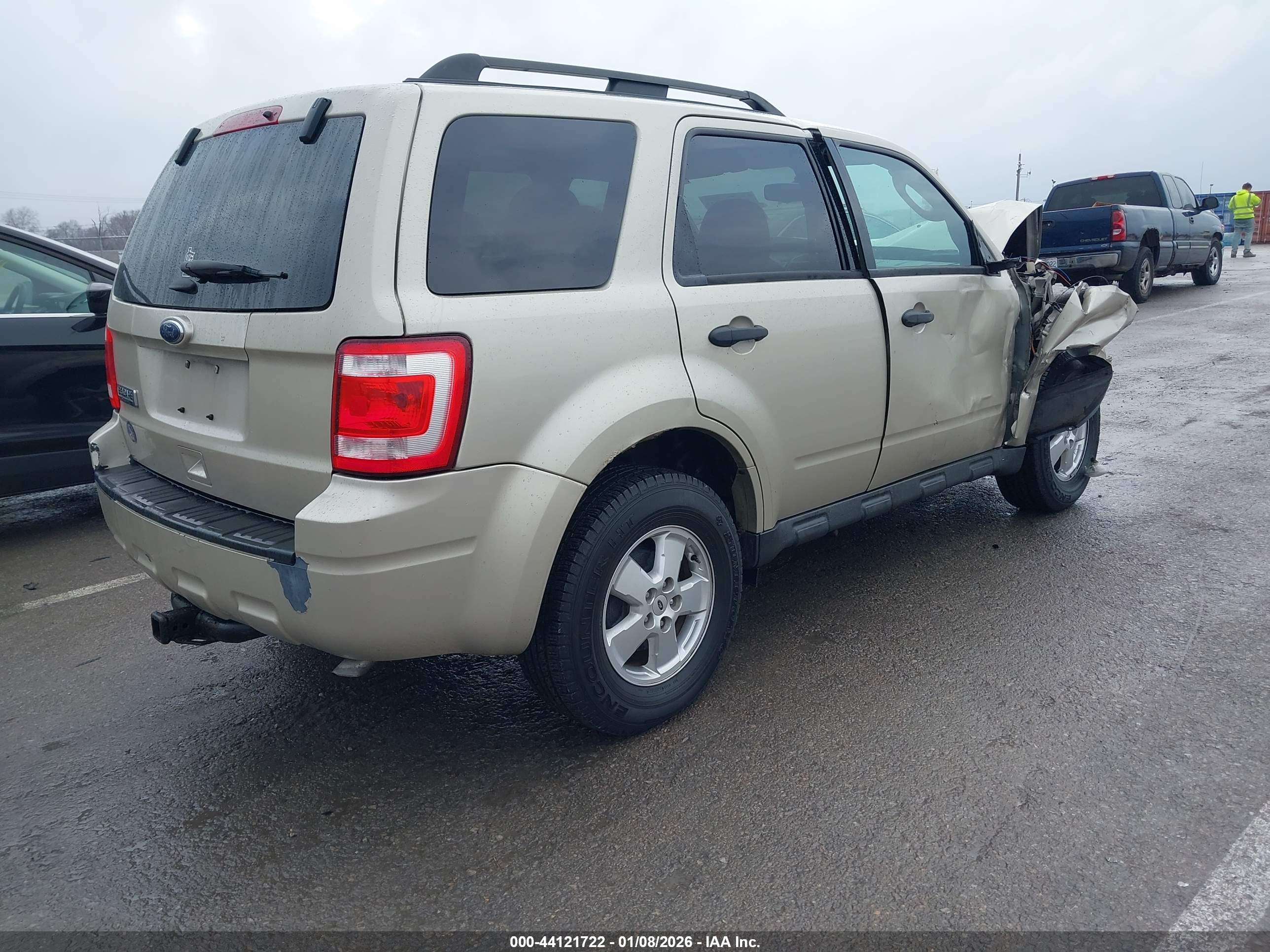 FORD ESCAPE image 4