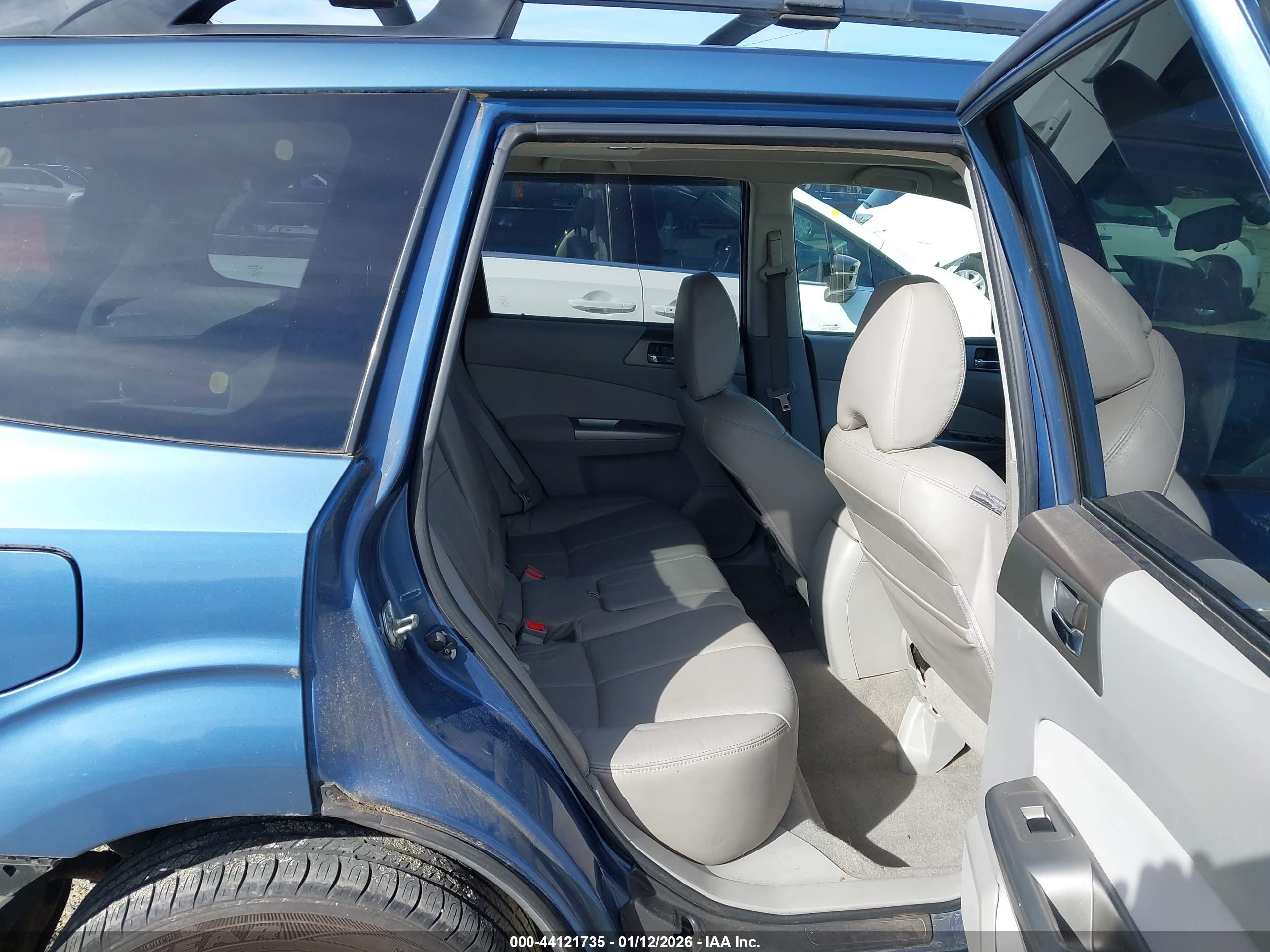 SUBARU FORESTER image 8