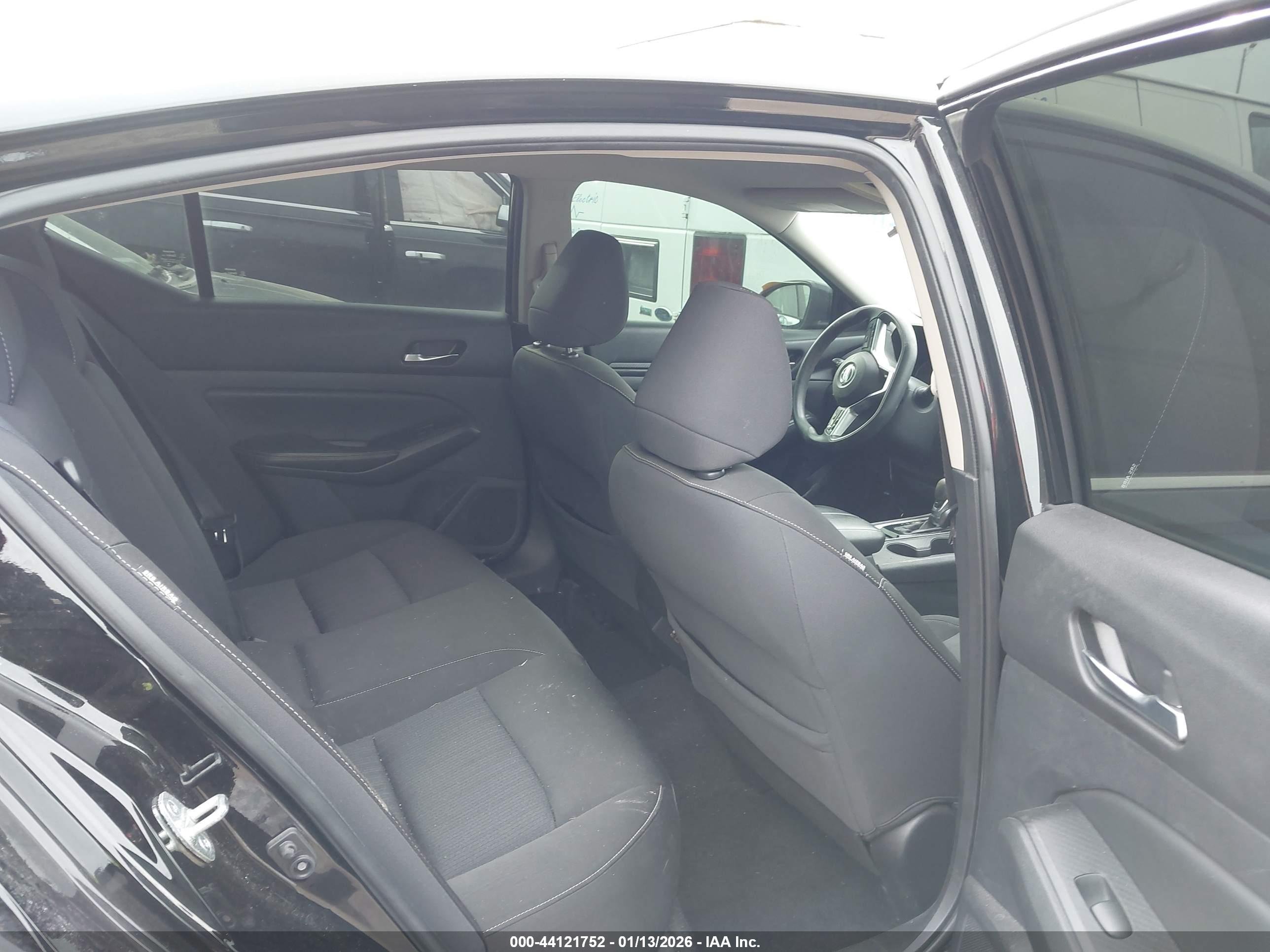 NISSAN ALTIMA image 8