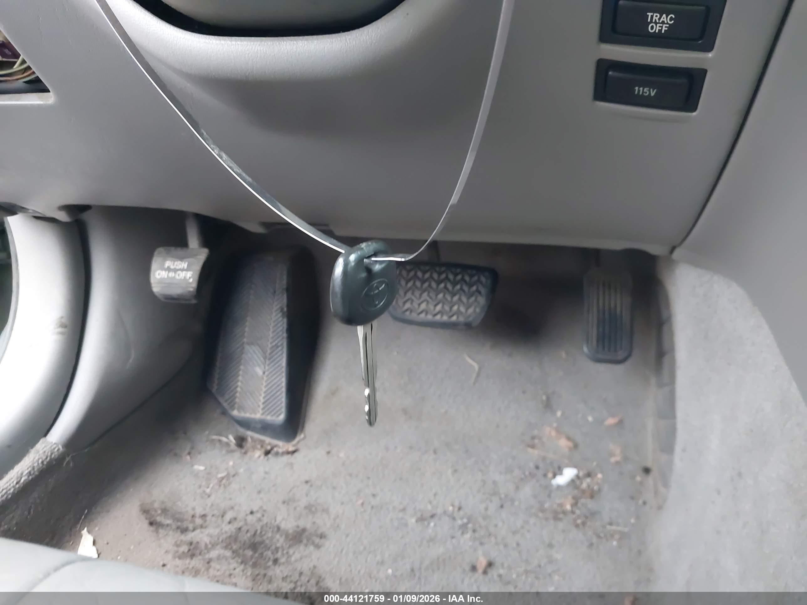 TOYOTA AVALON image 11