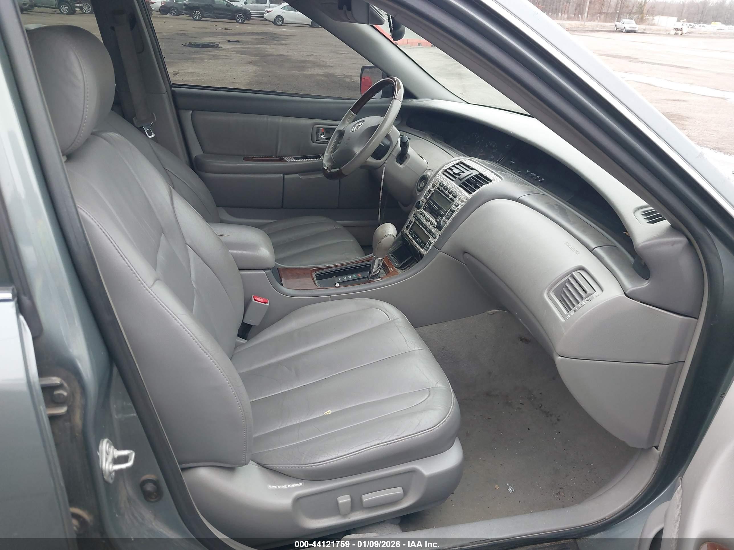 TOYOTA AVALON image 5