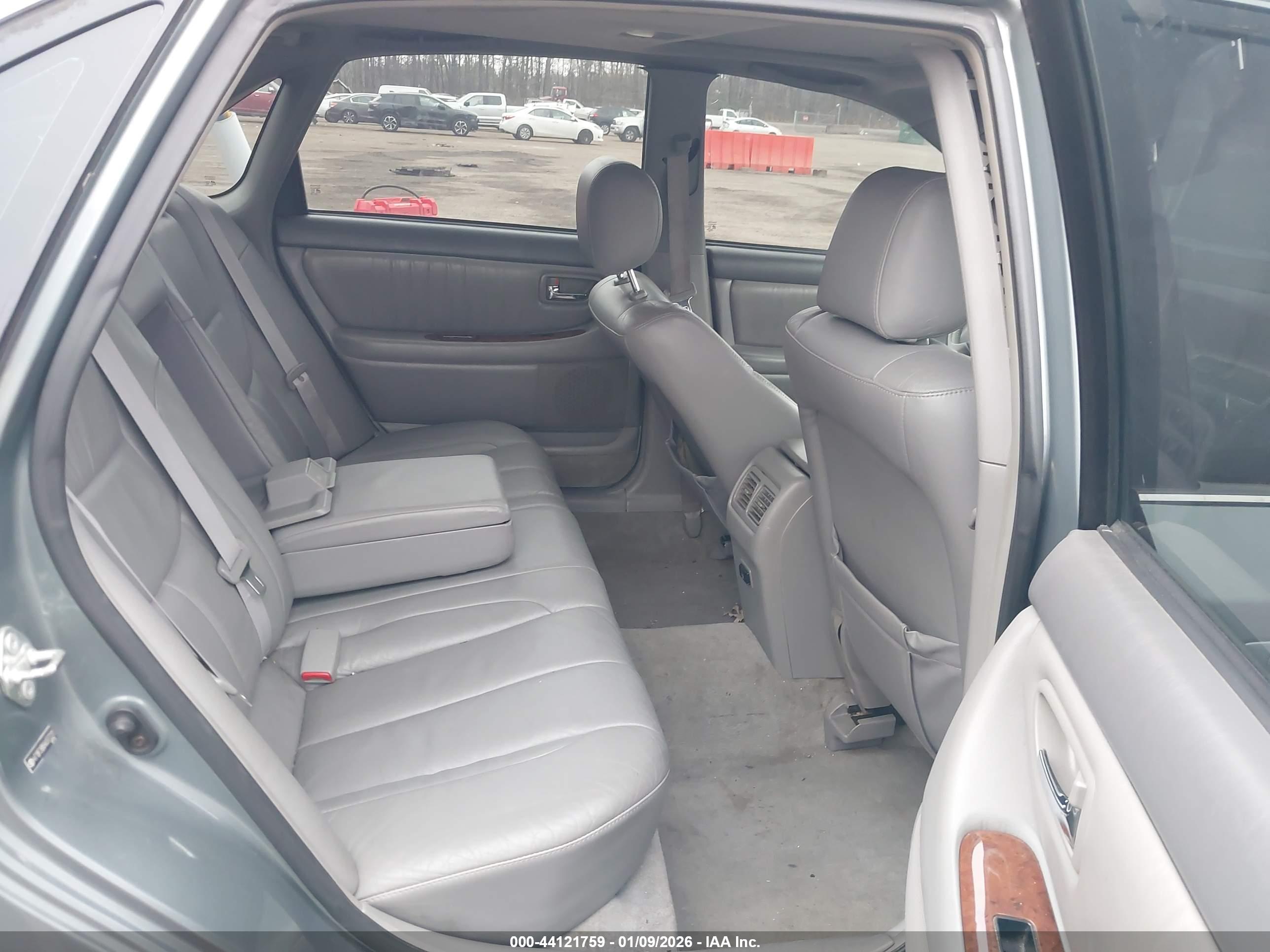 TOYOTA AVALON image 8