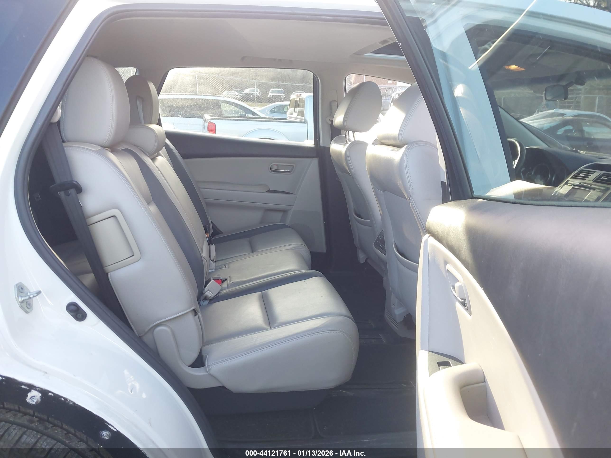 MAZDA CX-9 image 8