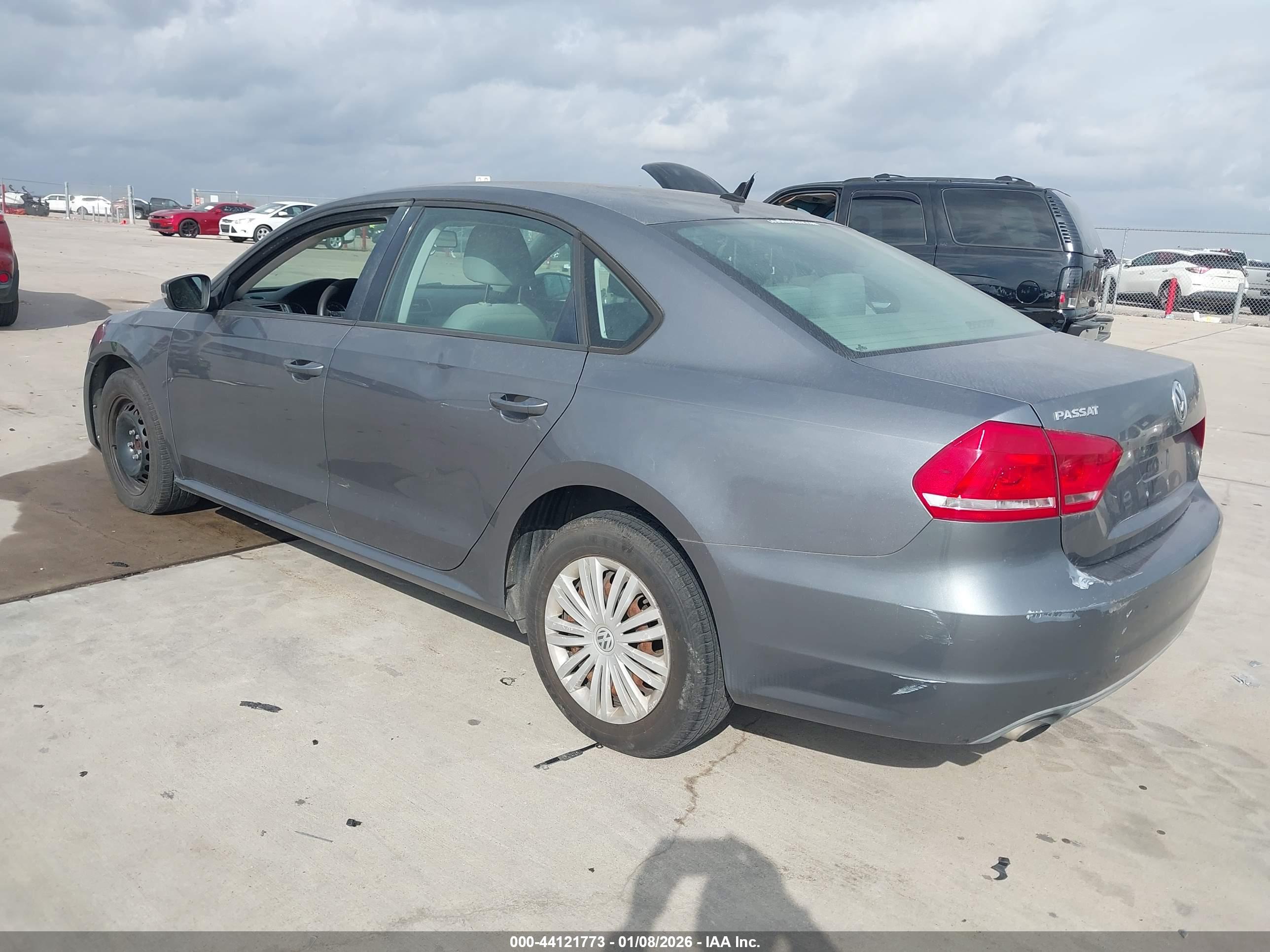 VOLKSWAGEN PASSAT image 3