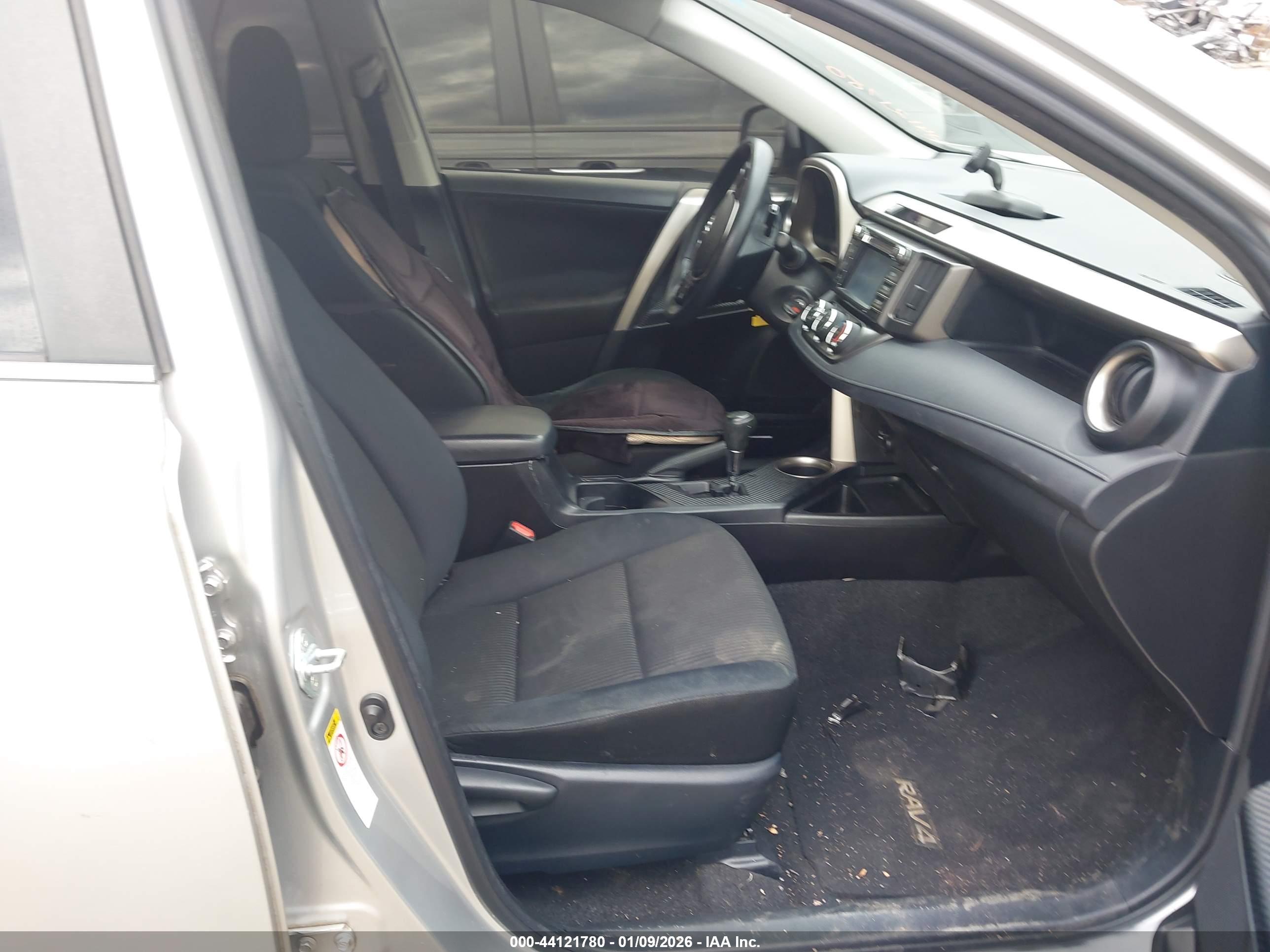 TOYOTA RAV4 image 5