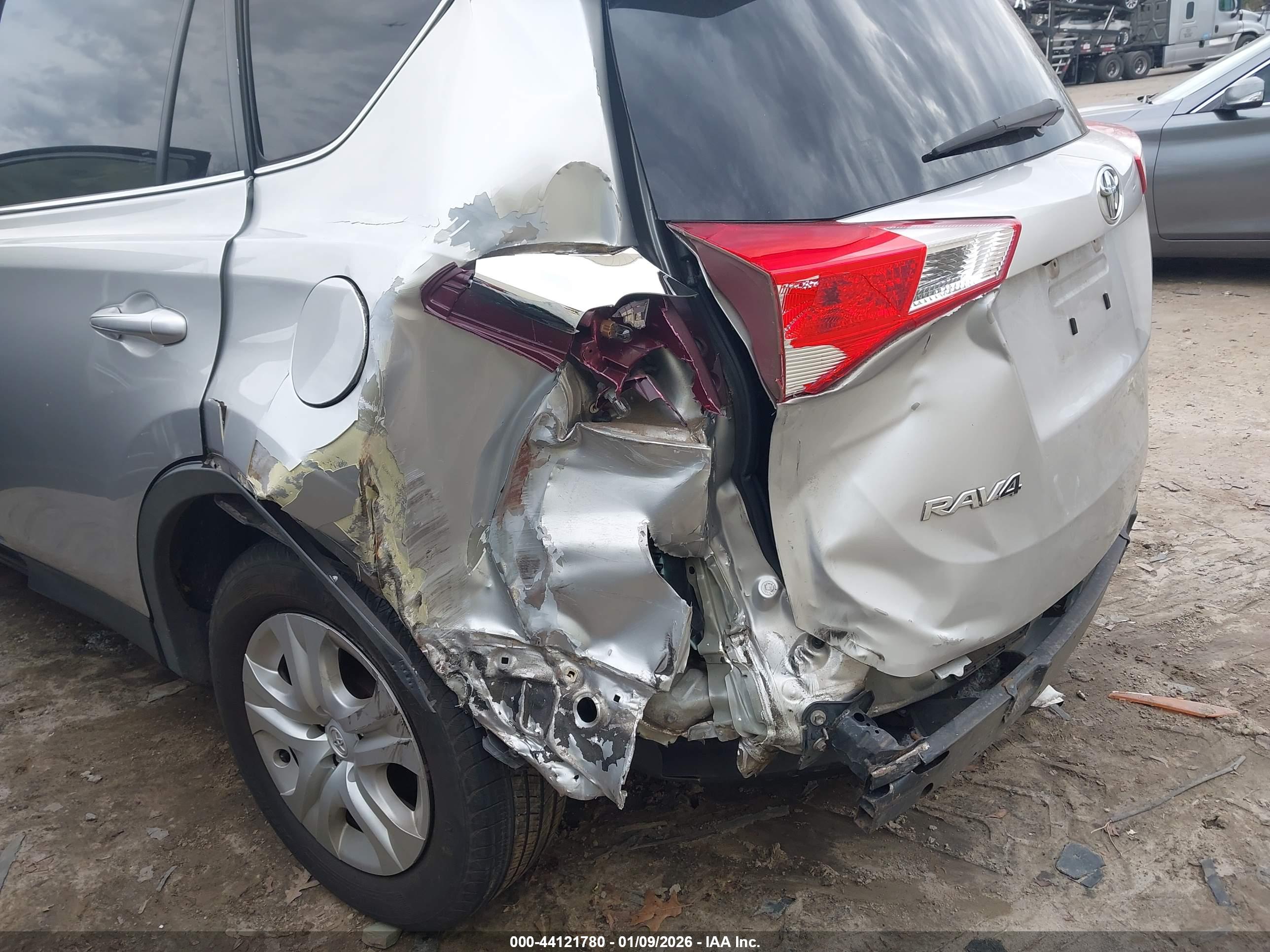 TOYOTA RAV4 image 6