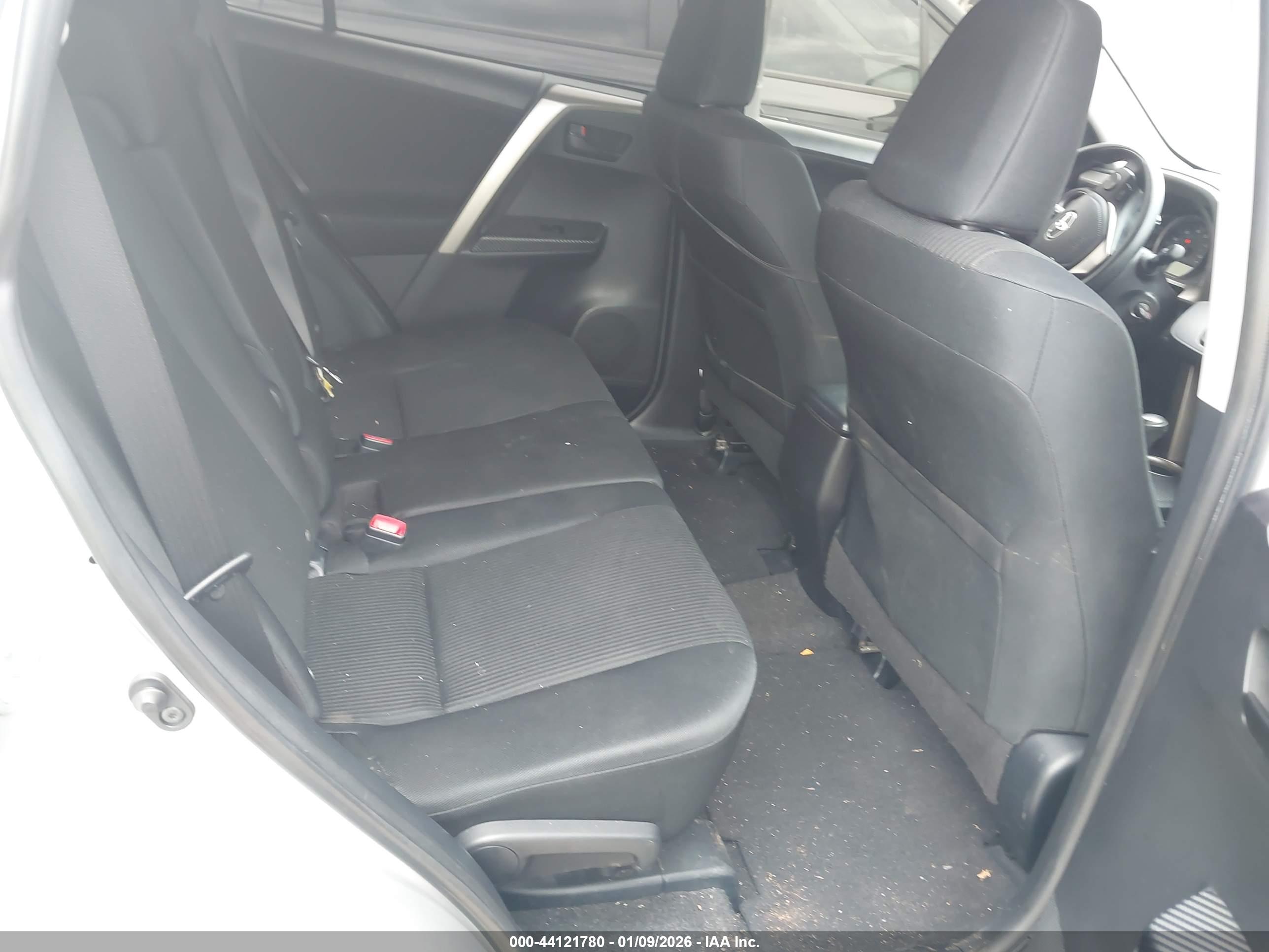 TOYOTA RAV4 image 8