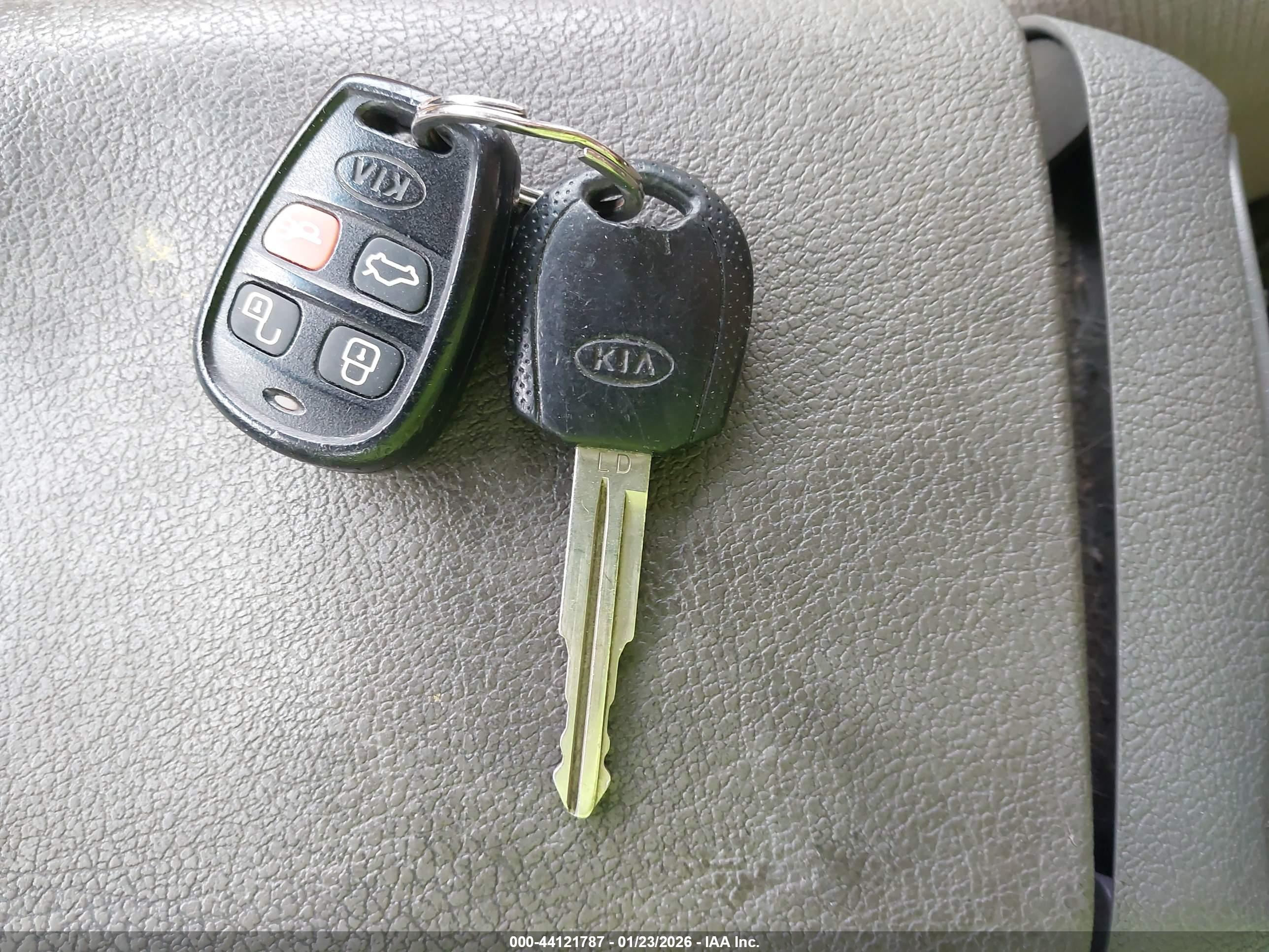 KIA SPECTRA image 11
