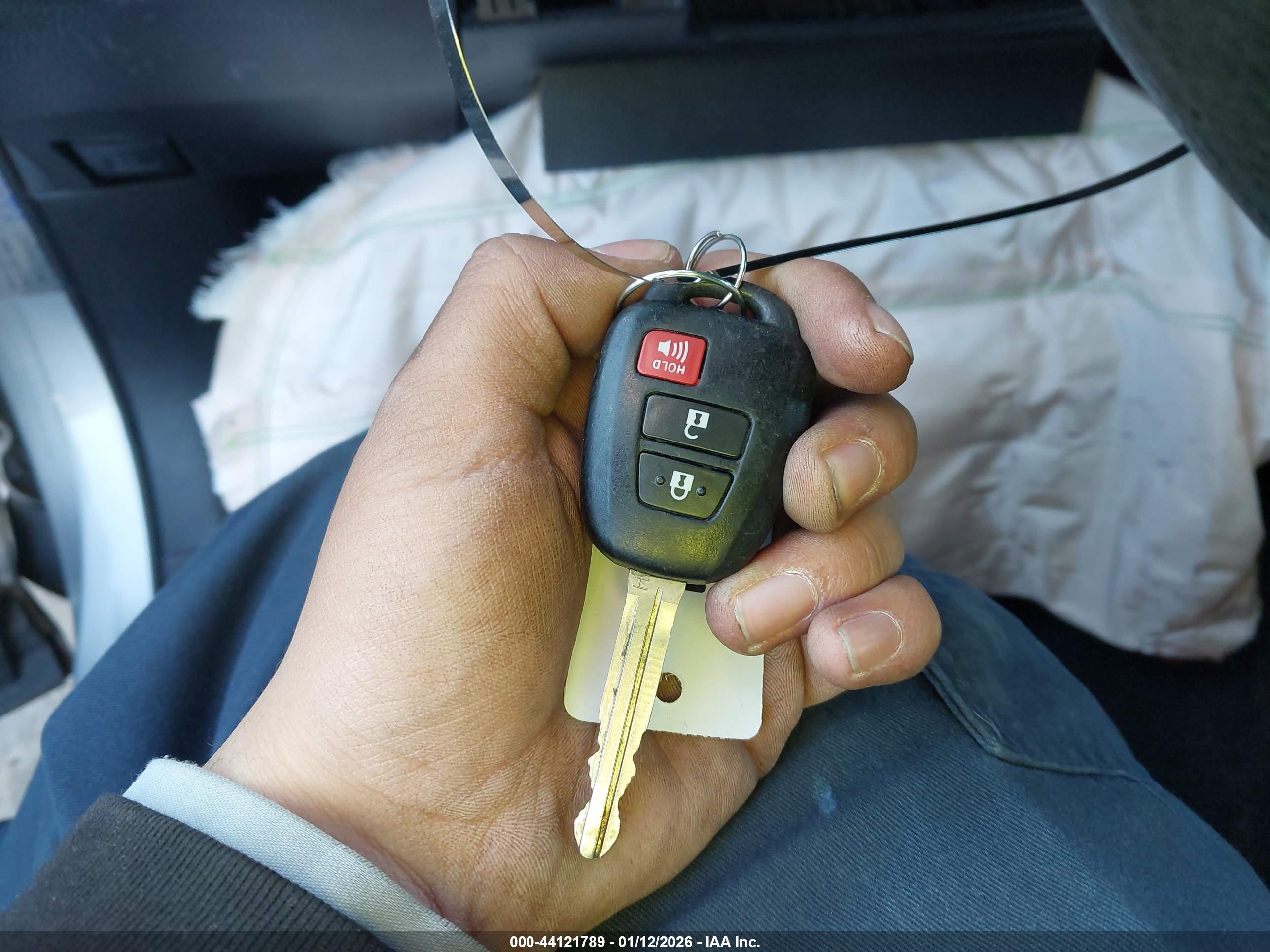 TOYOTA RAV4 image 11