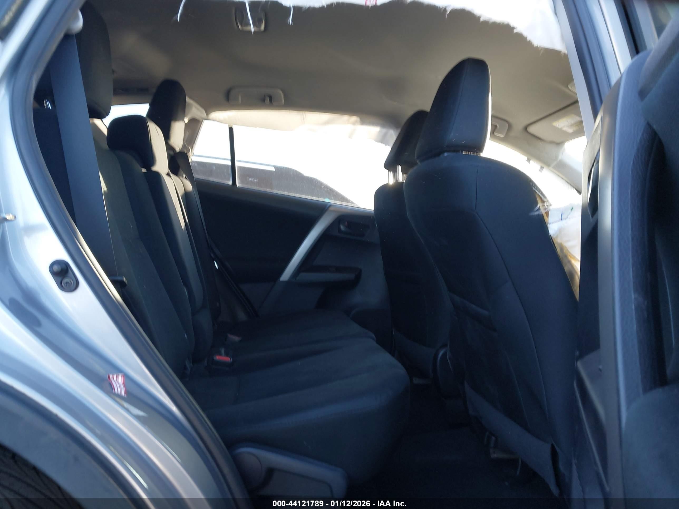 TOYOTA RAV4 image 8