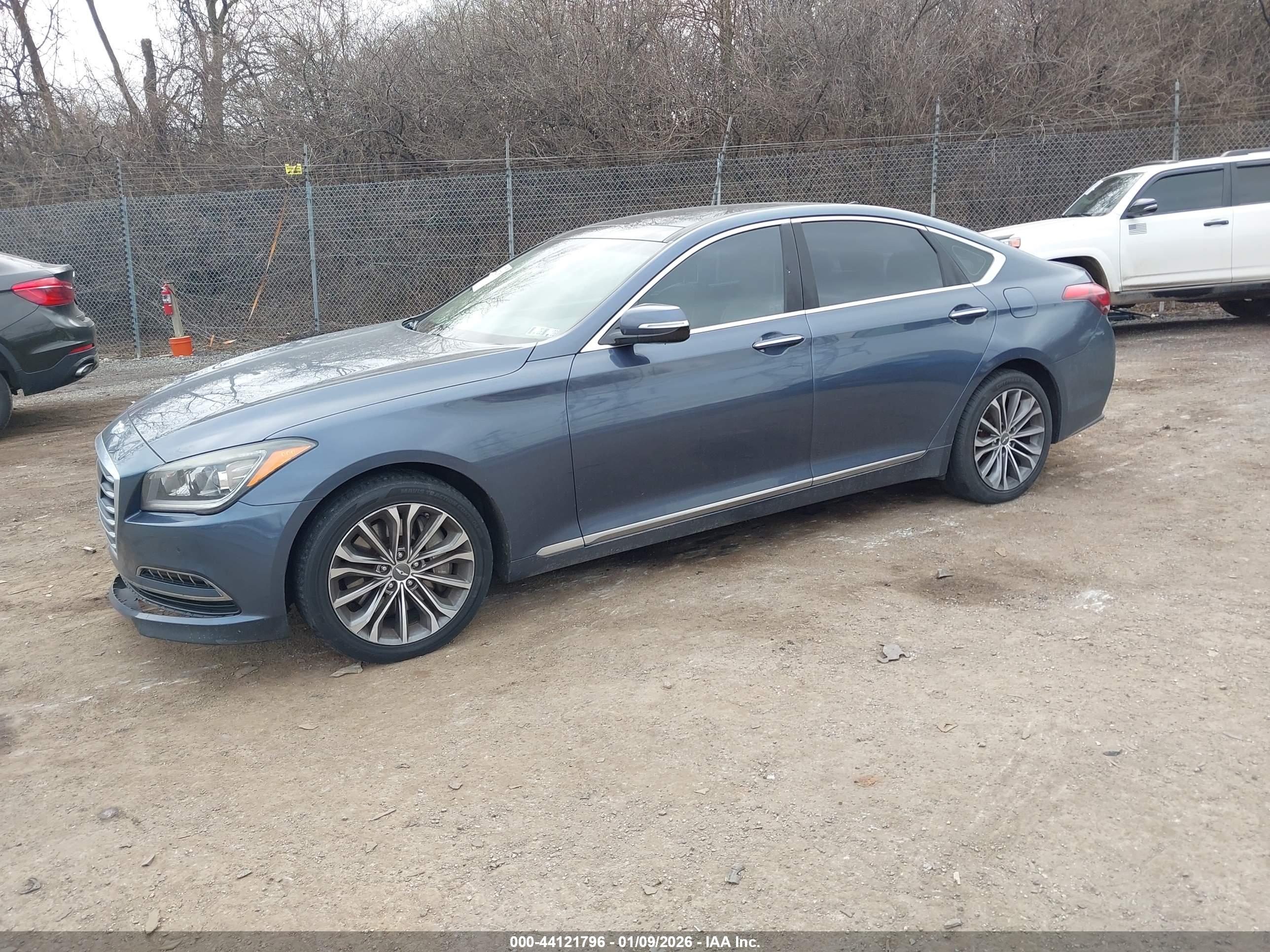 HYUNDAI GENESIS image 2