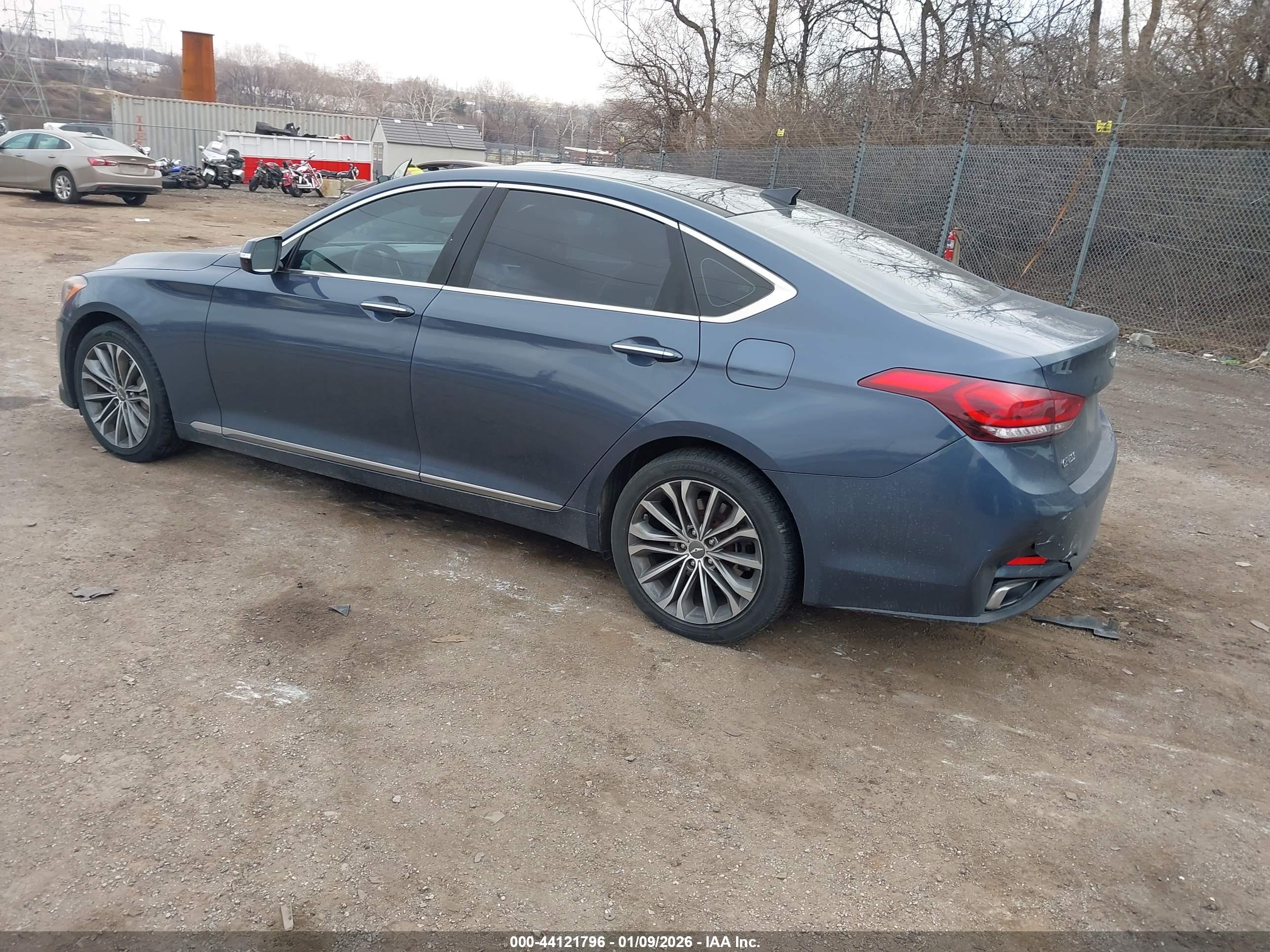 HYUNDAI GENESIS image 3