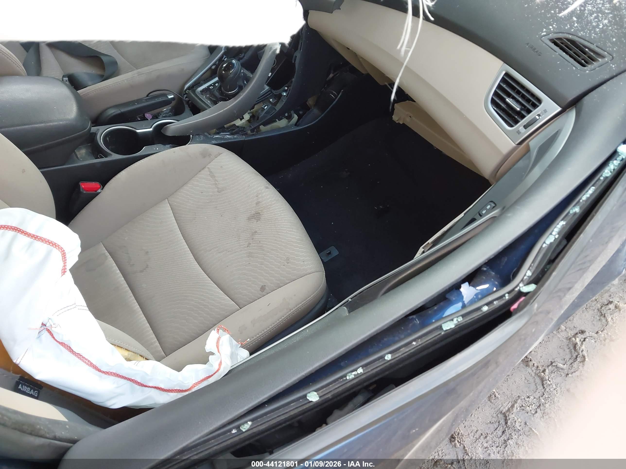 HYUNDAI ELANTRA image 5