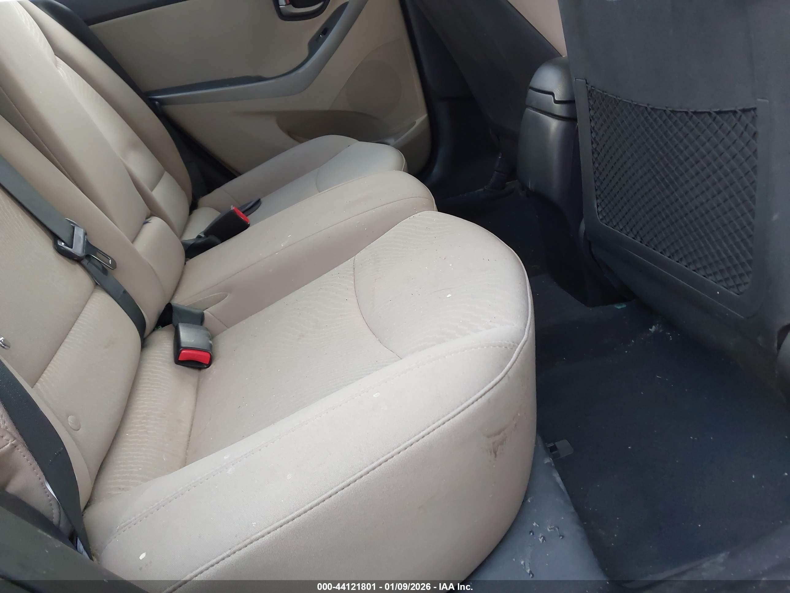 HYUNDAI ELANTRA image 8