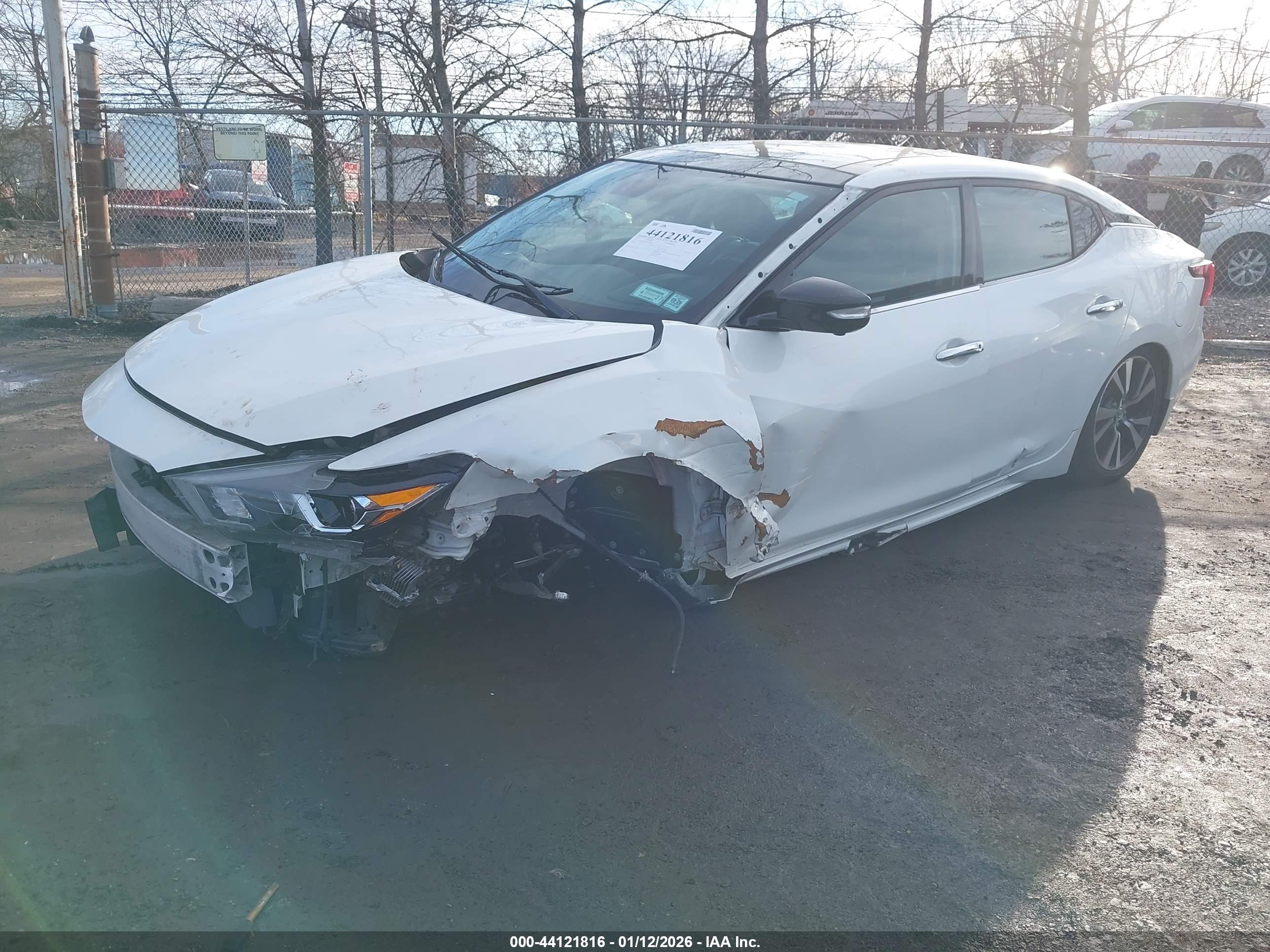 NISSAN MAXIMA image 2
