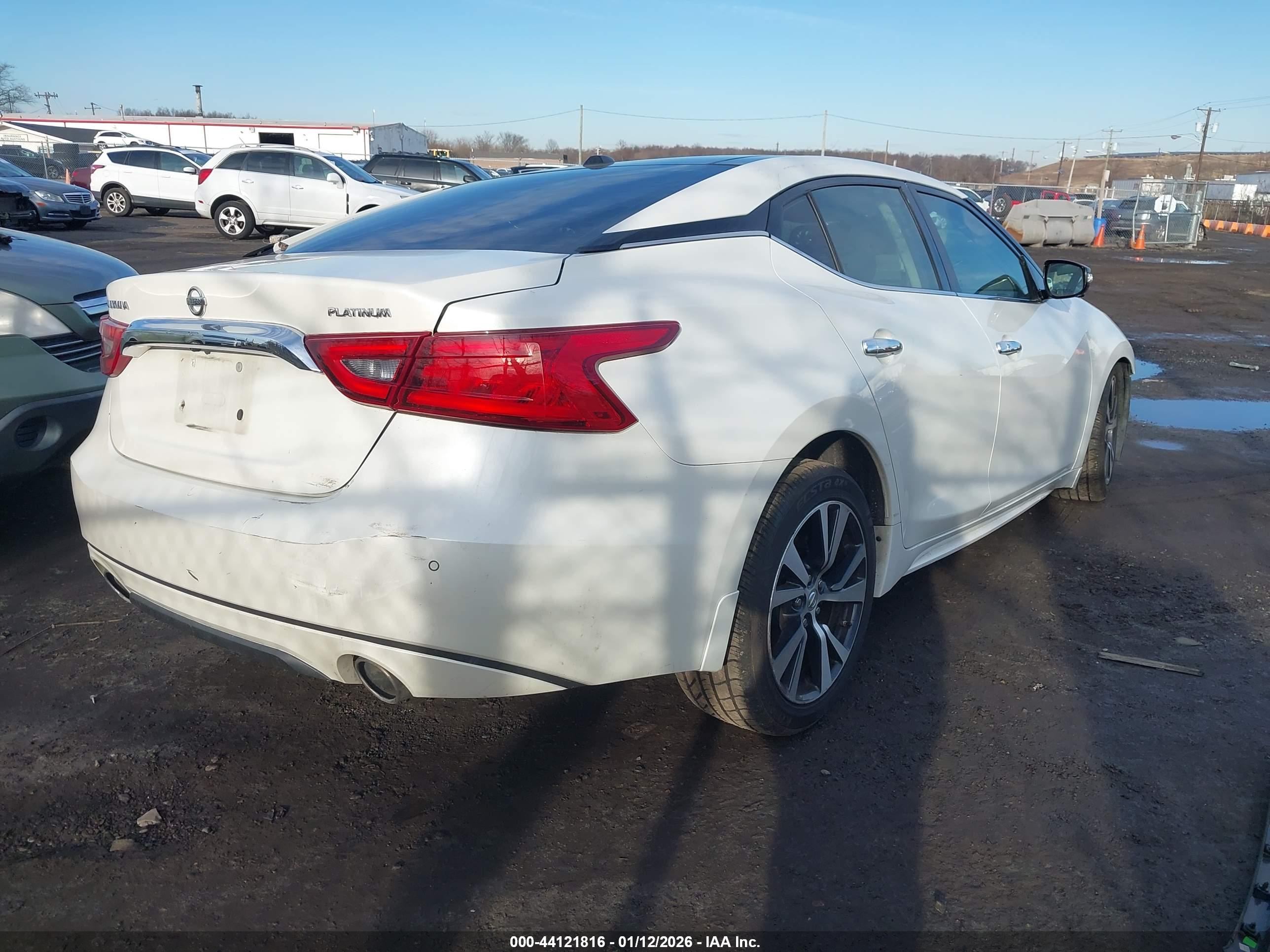 NISSAN MAXIMA image 4