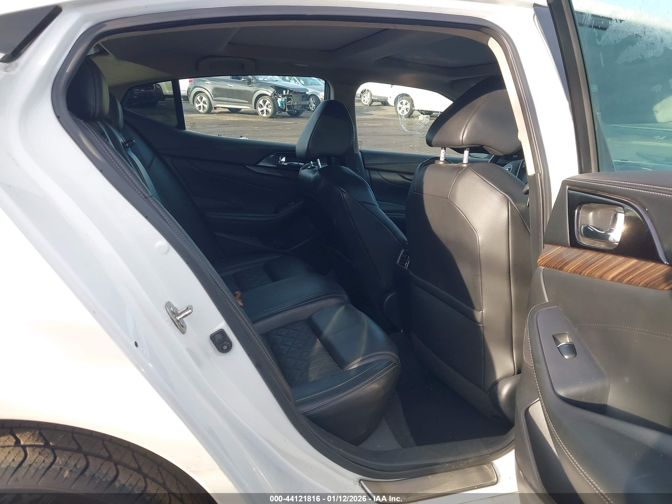 NISSAN MAXIMA image 8
