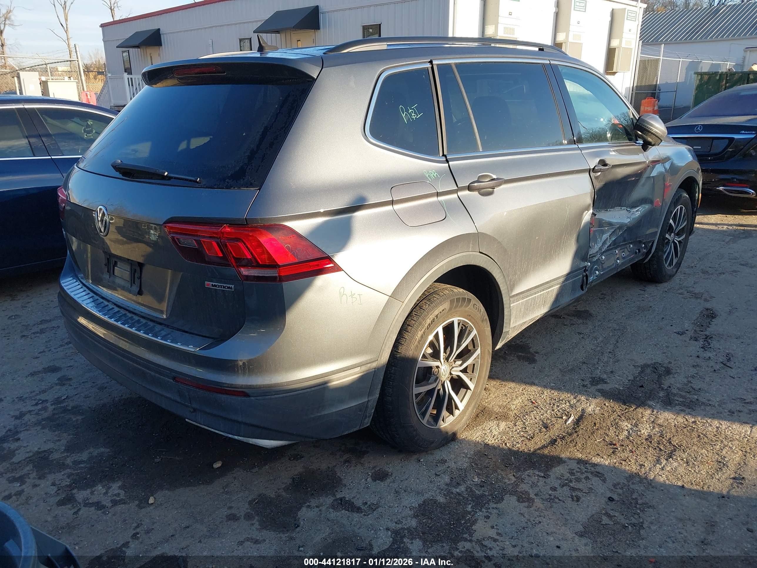 VOLKSWAGEN TIGUAN image 4