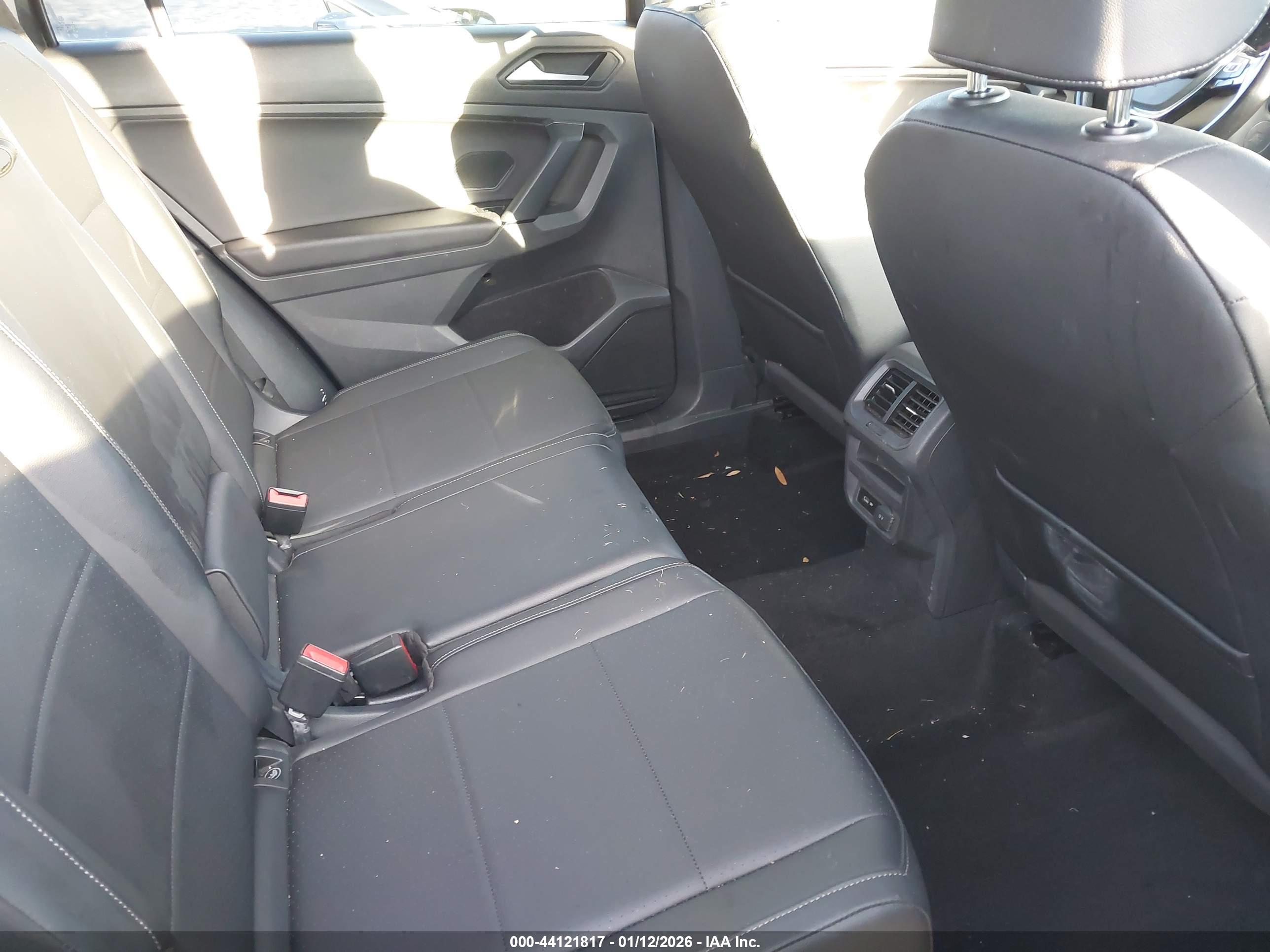 VOLKSWAGEN TIGUAN image 8