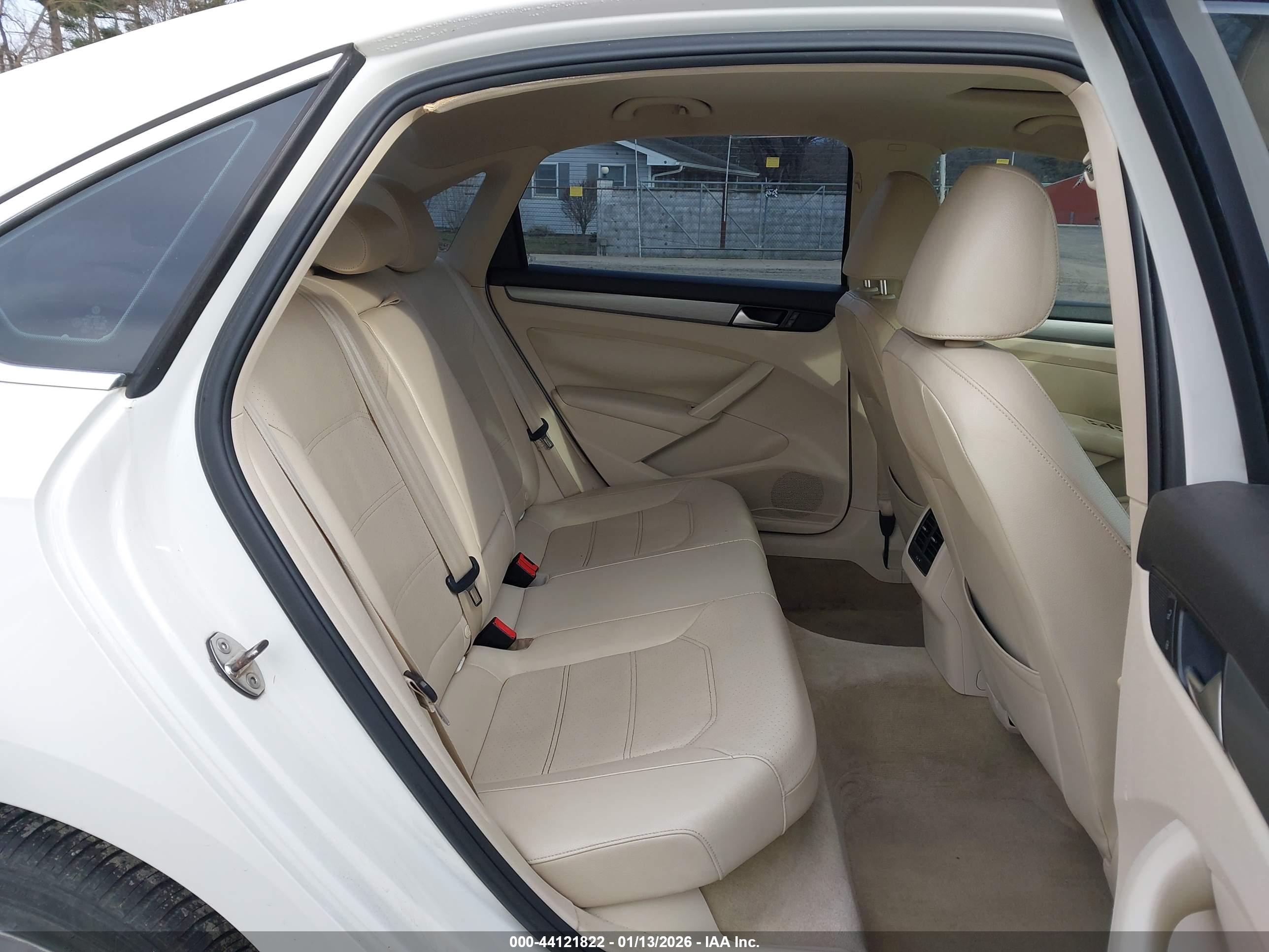 VOLKSWAGEN PASSAT image 8