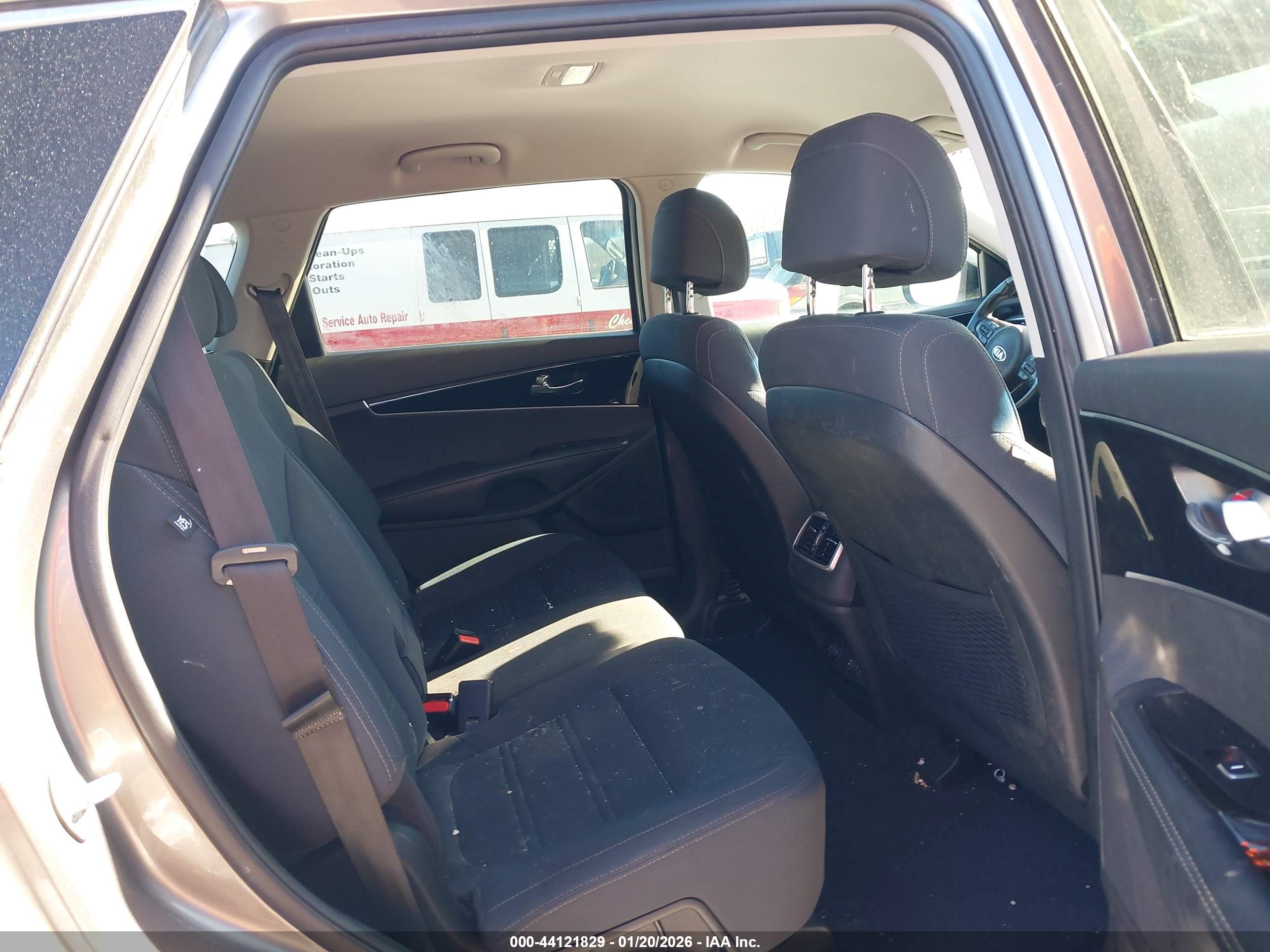 KIA SORENTO image 8