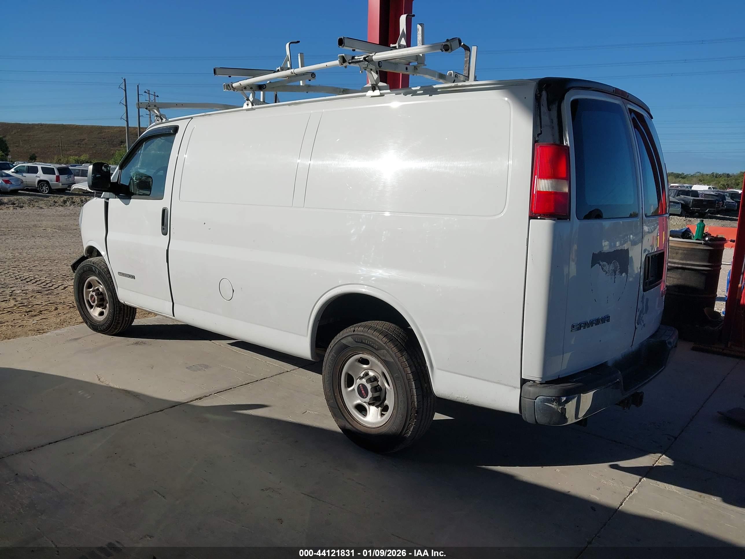 GMC SAVANA image 3