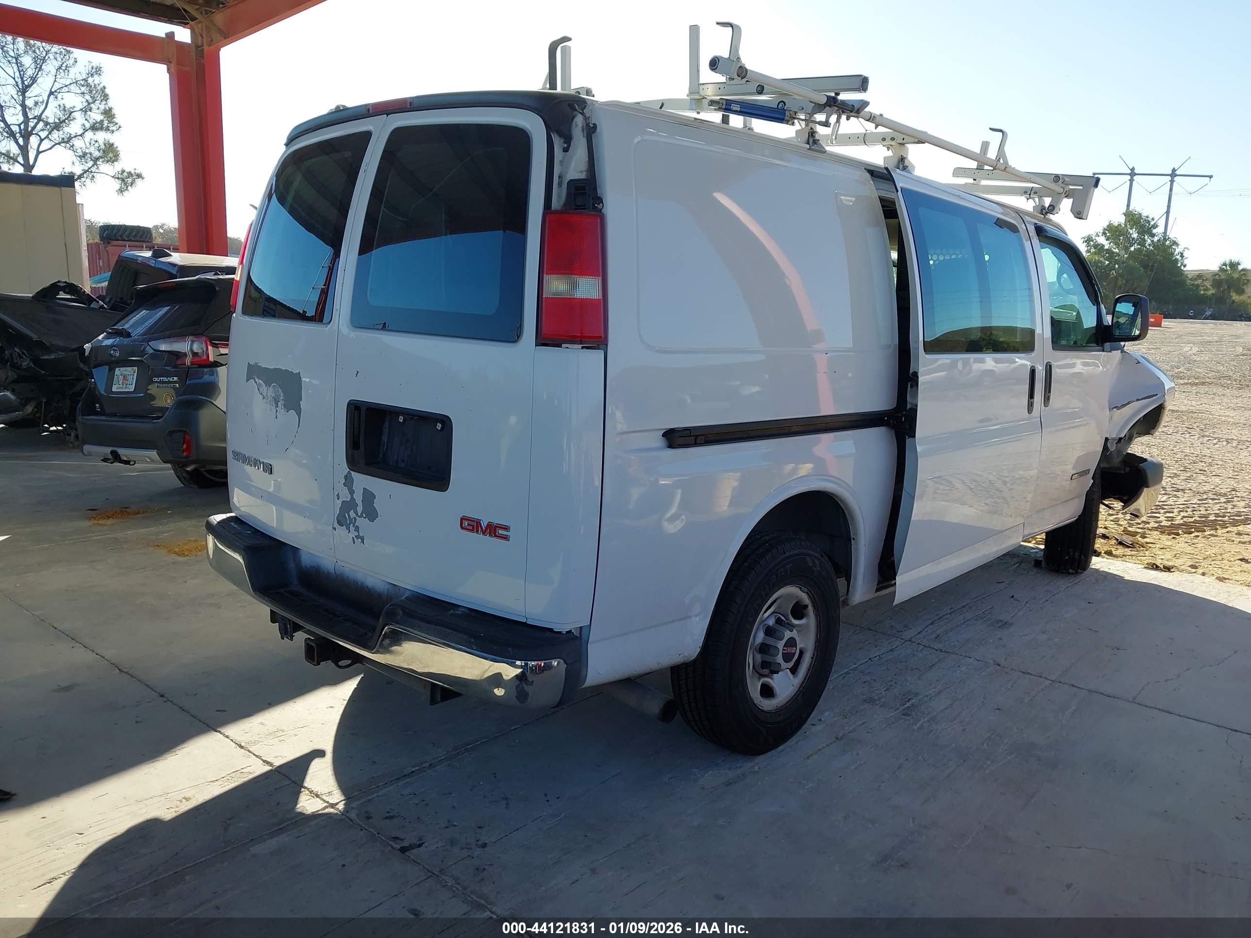 GMC SAVANA image 4