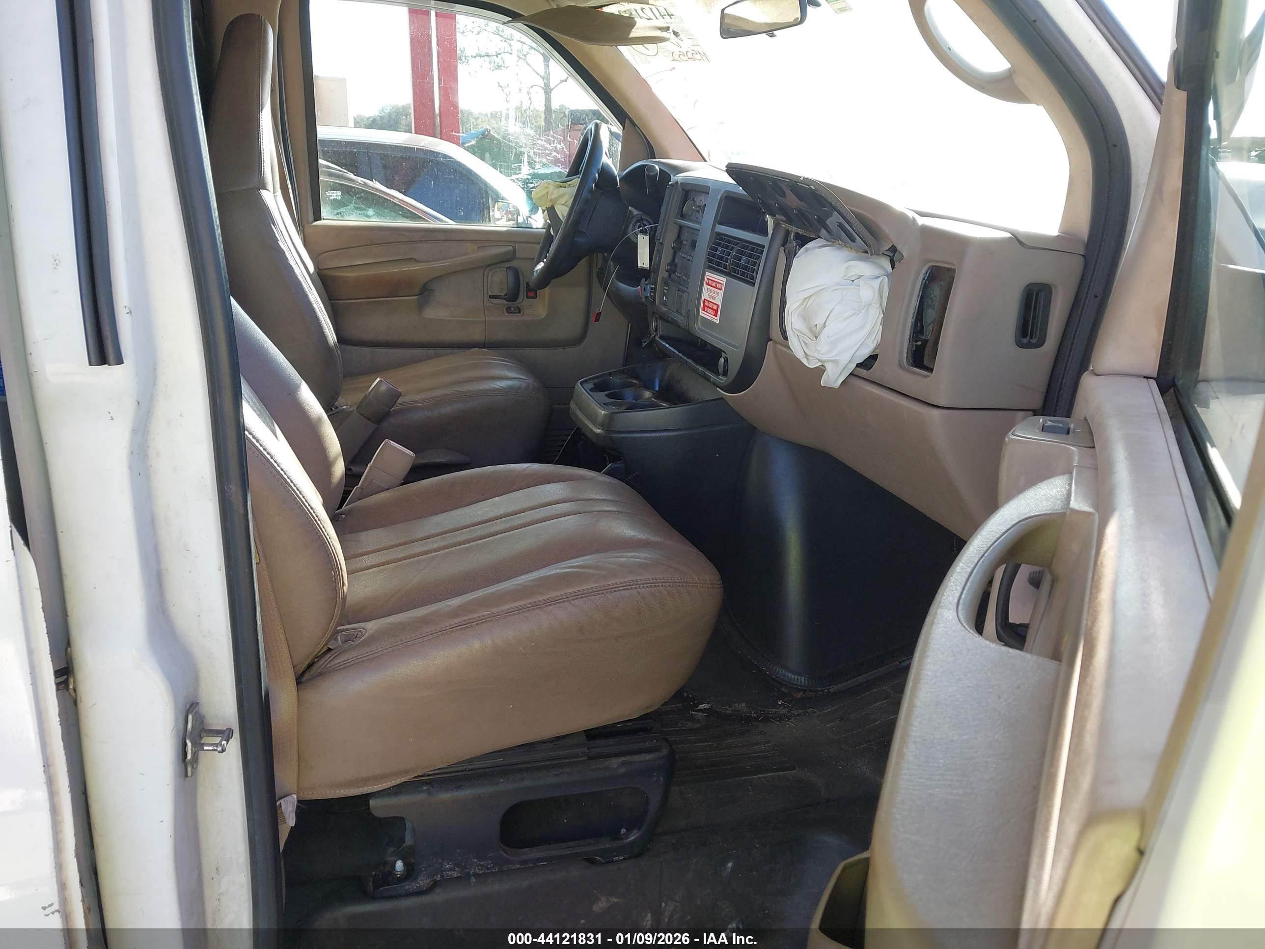 GMC SAVANA image 5