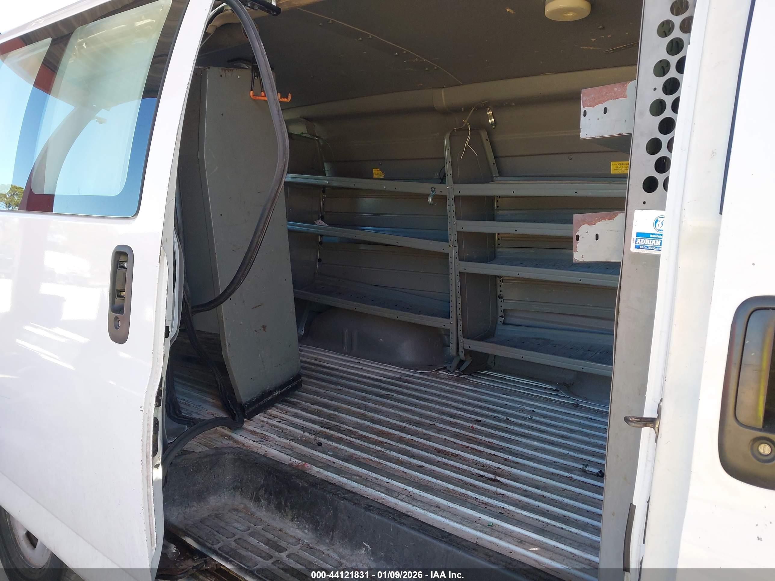 GMC SAVANA image 8