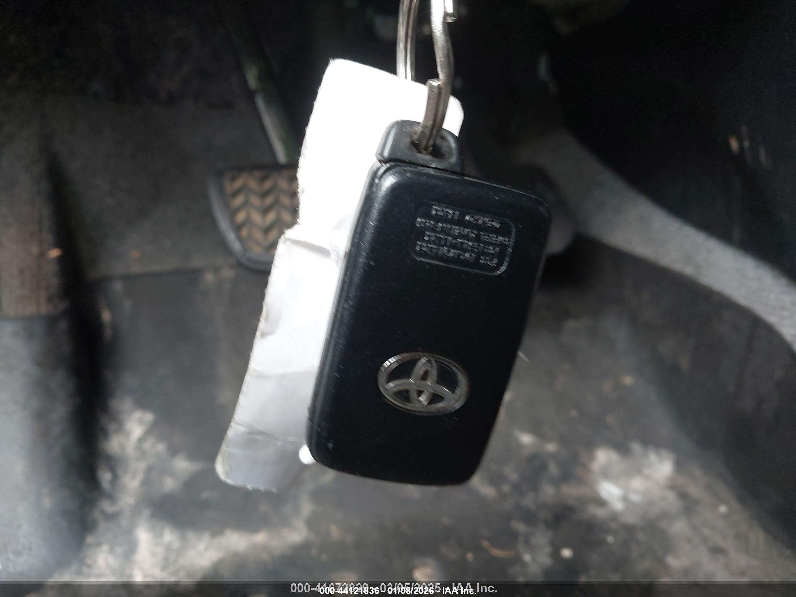 TOYOTA PRIUS image 11
