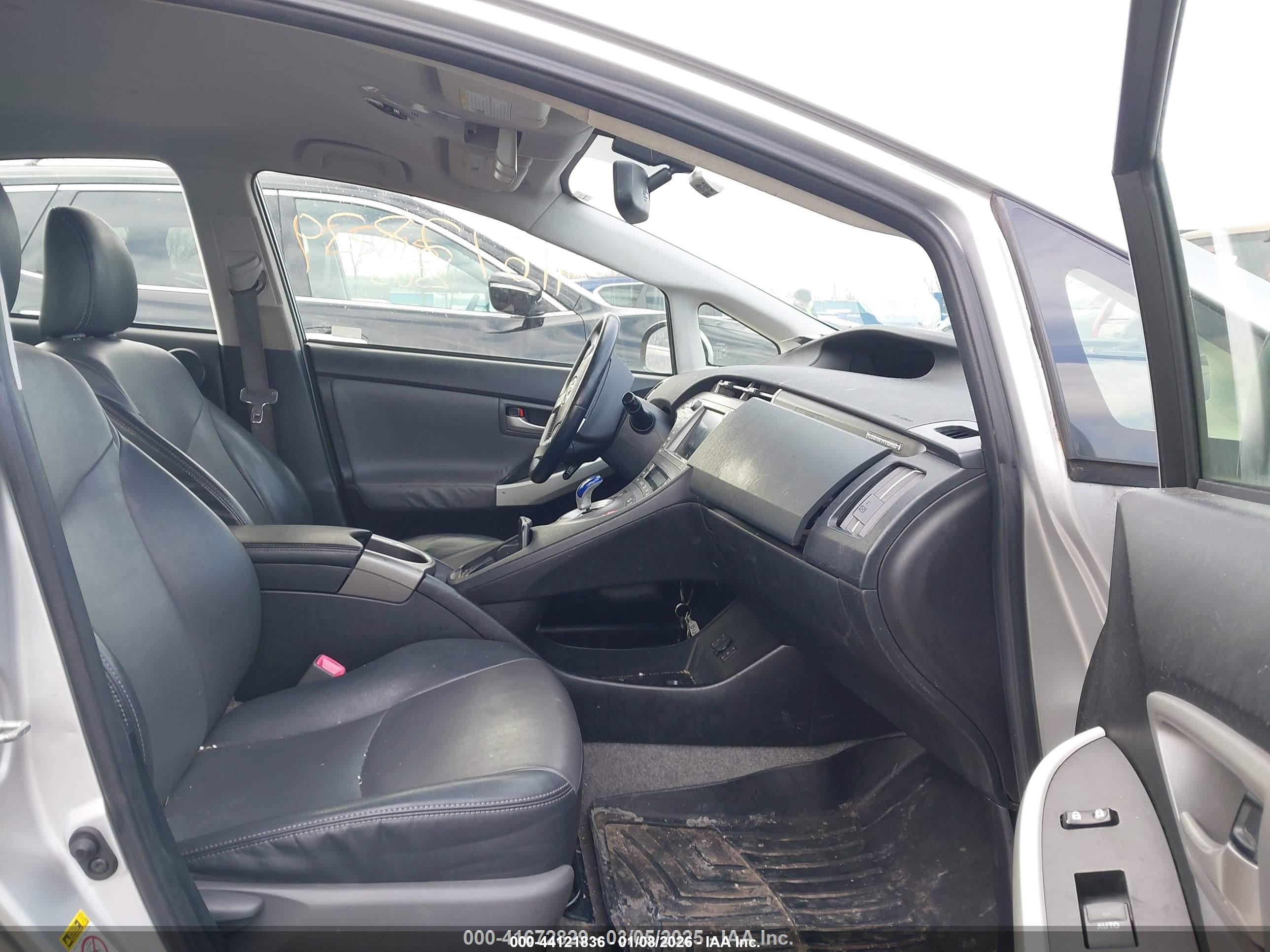 TOYOTA PRIUS image 5