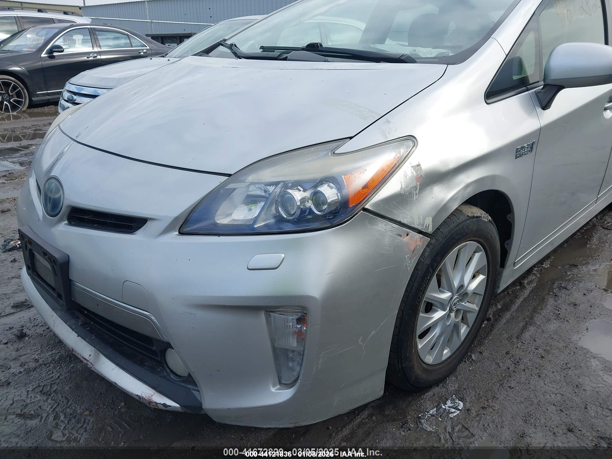 TOYOTA PRIUS image 6