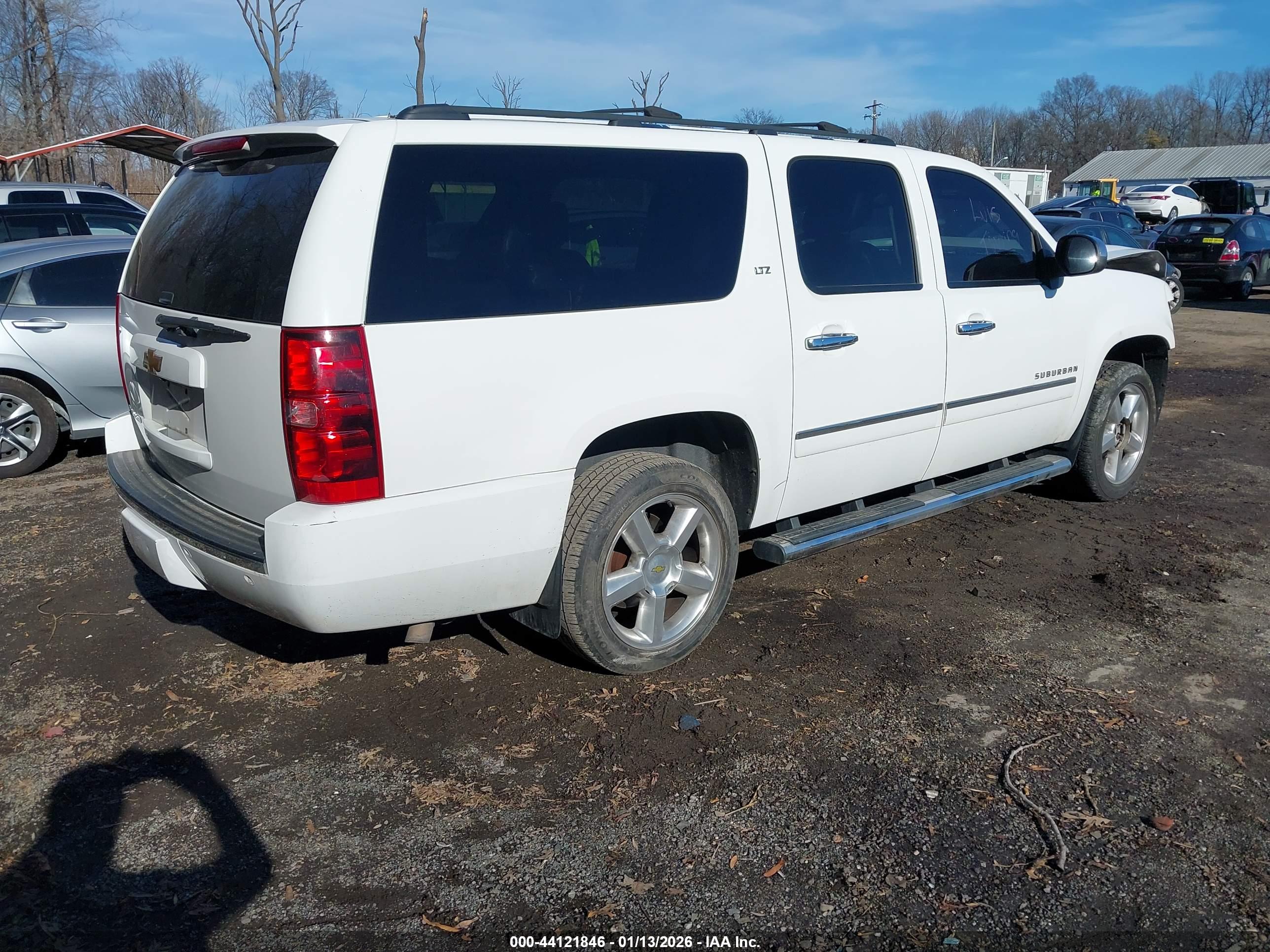 CHEVROLET SUBURBAN image 4