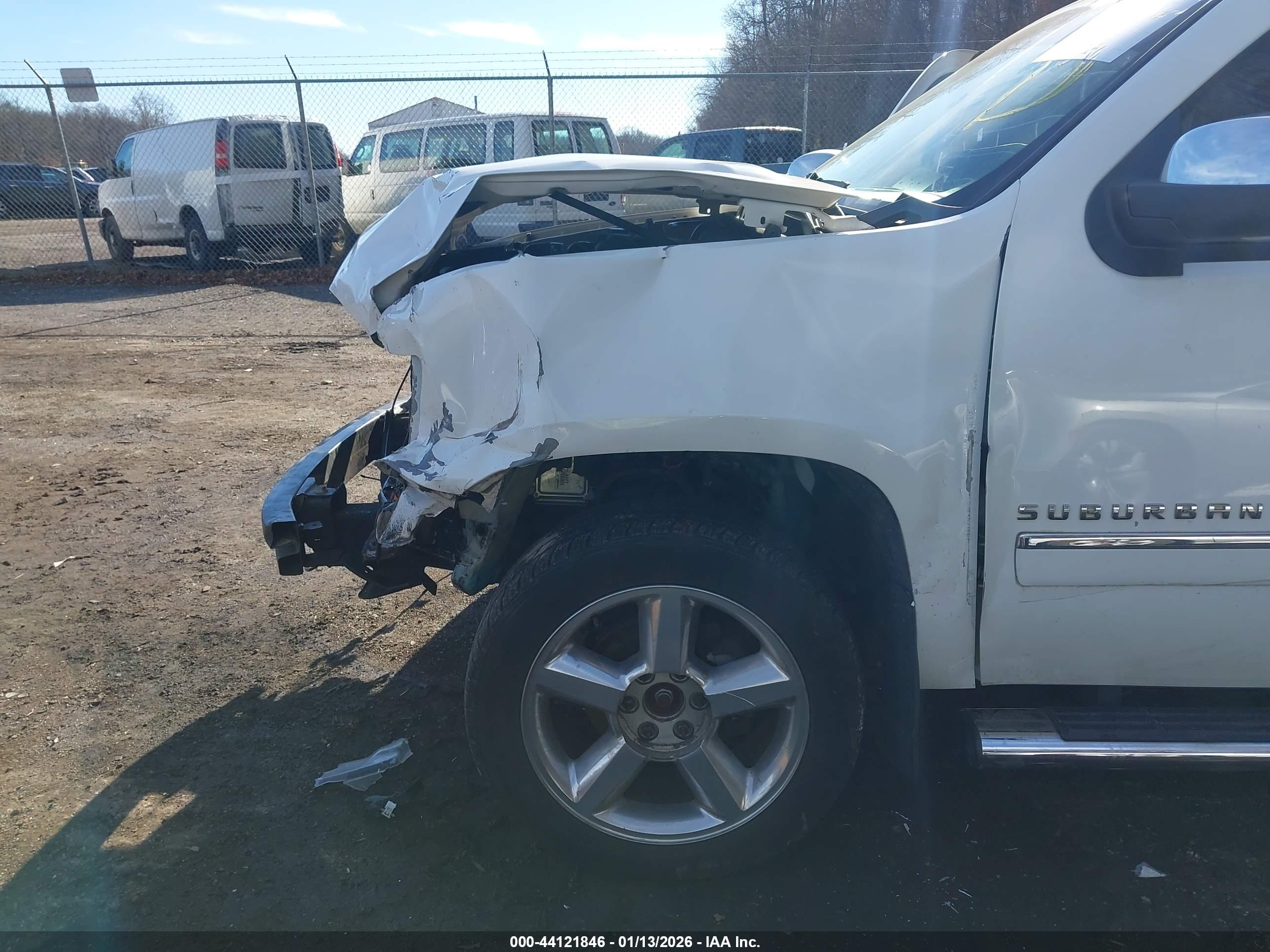 CHEVROLET SUBURBAN image 6