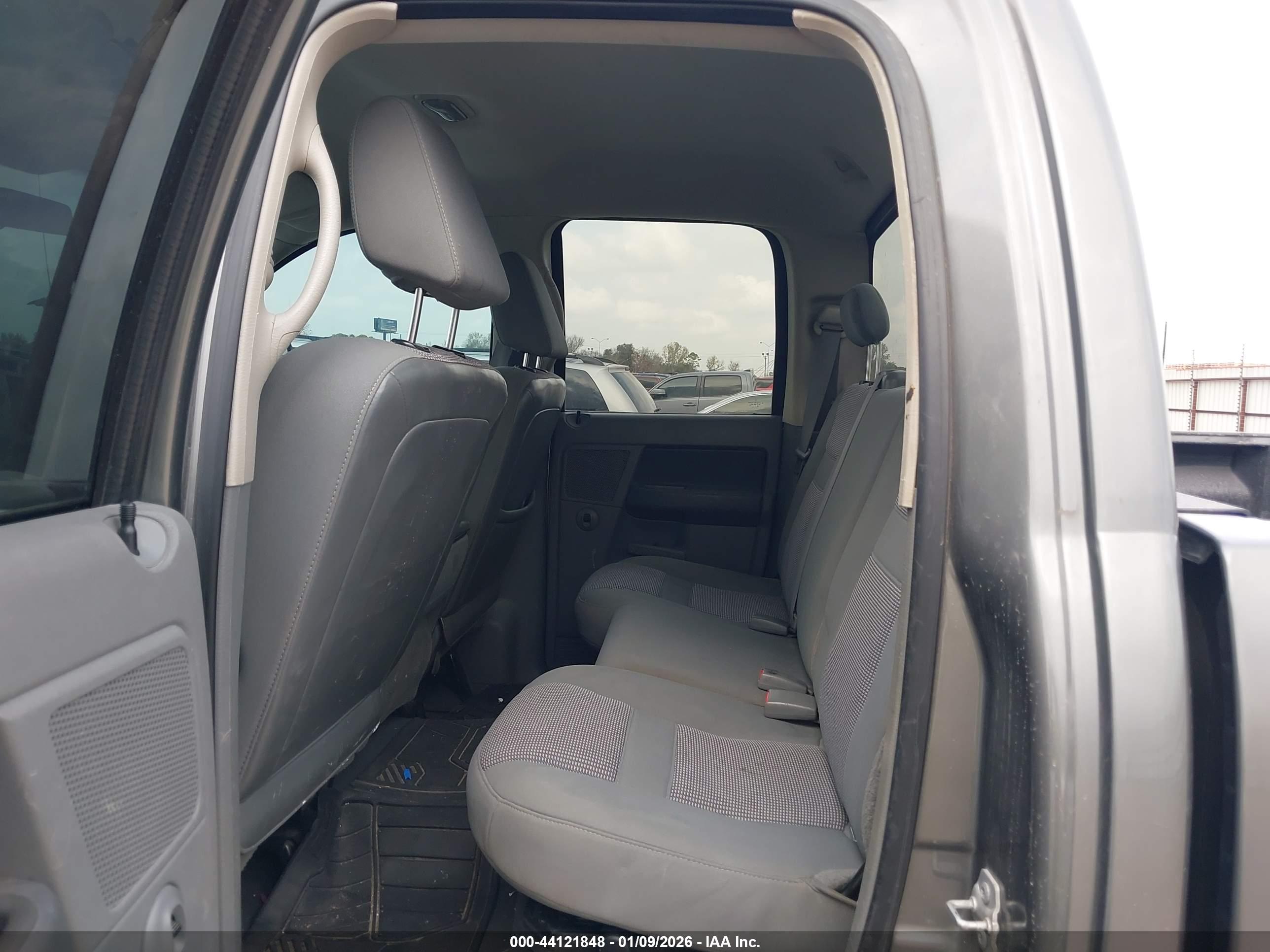 DODGE RAM image 8