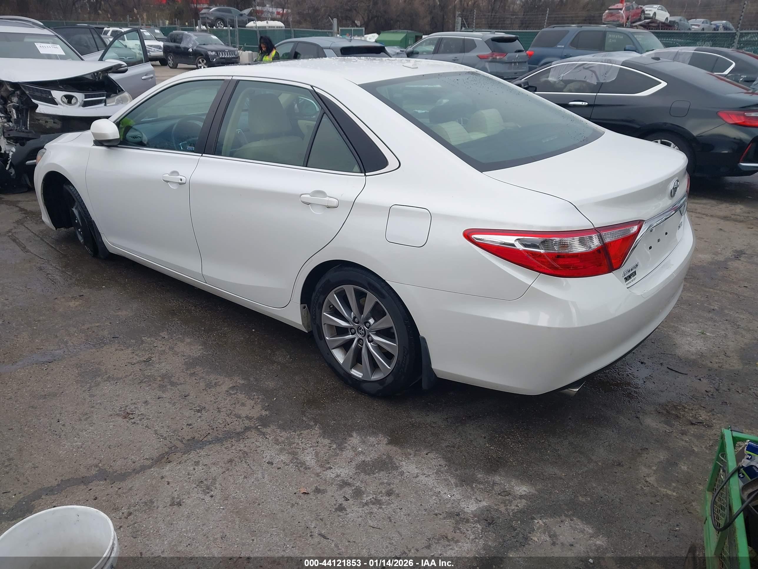 TOYOTA CAMRY image 3