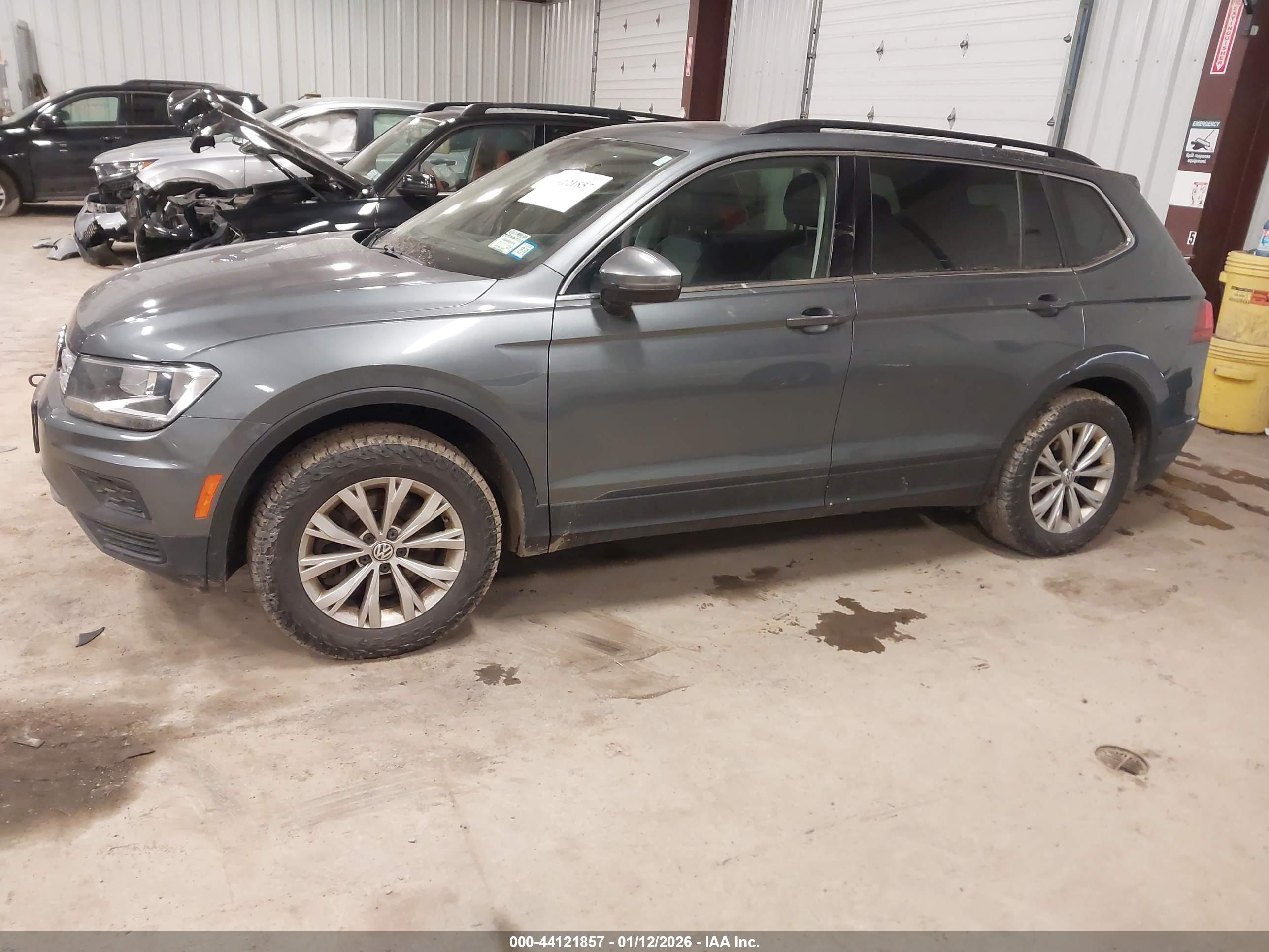 VOLKSWAGEN TIGUAN image 2