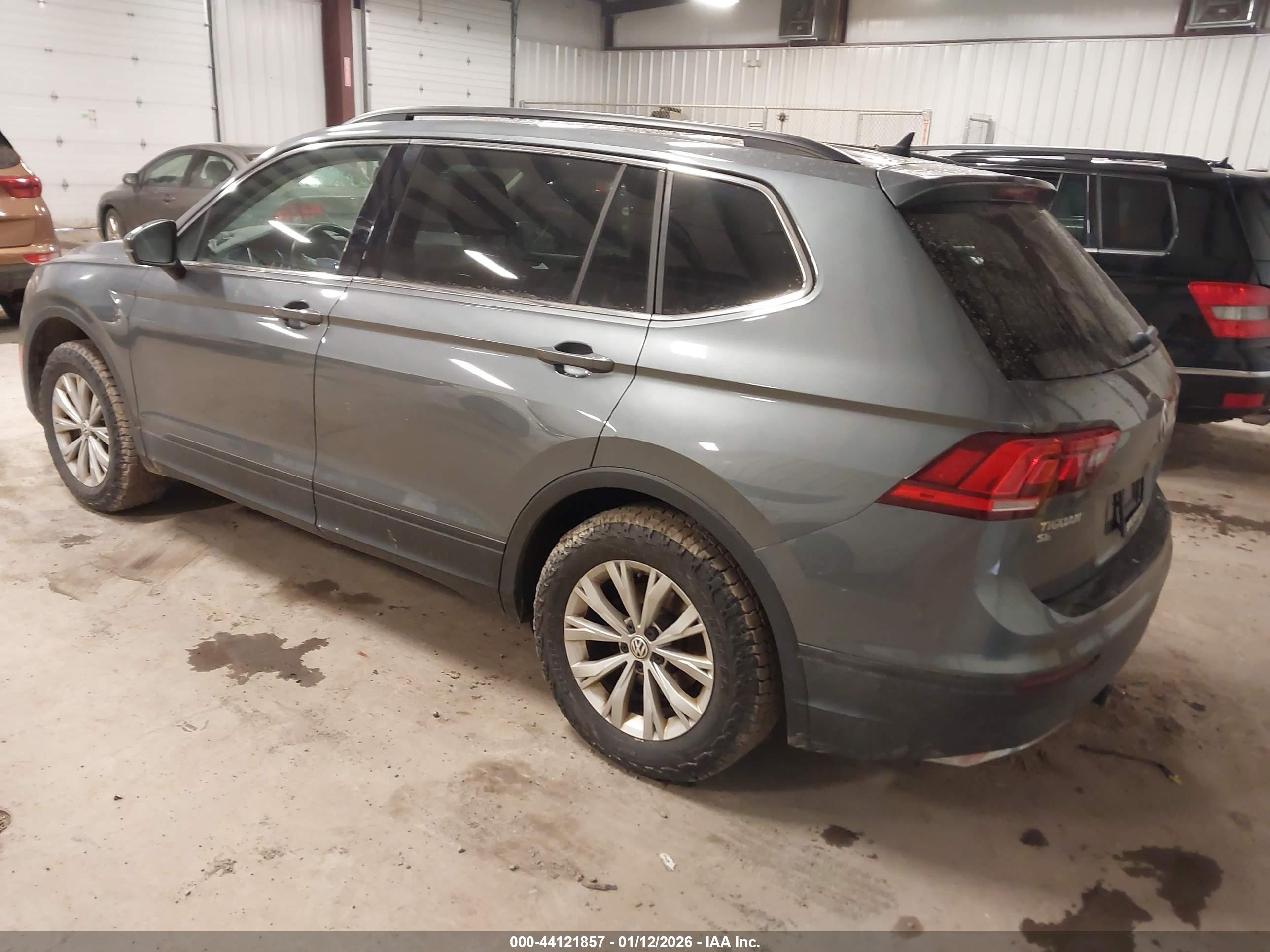 VOLKSWAGEN TIGUAN image 3