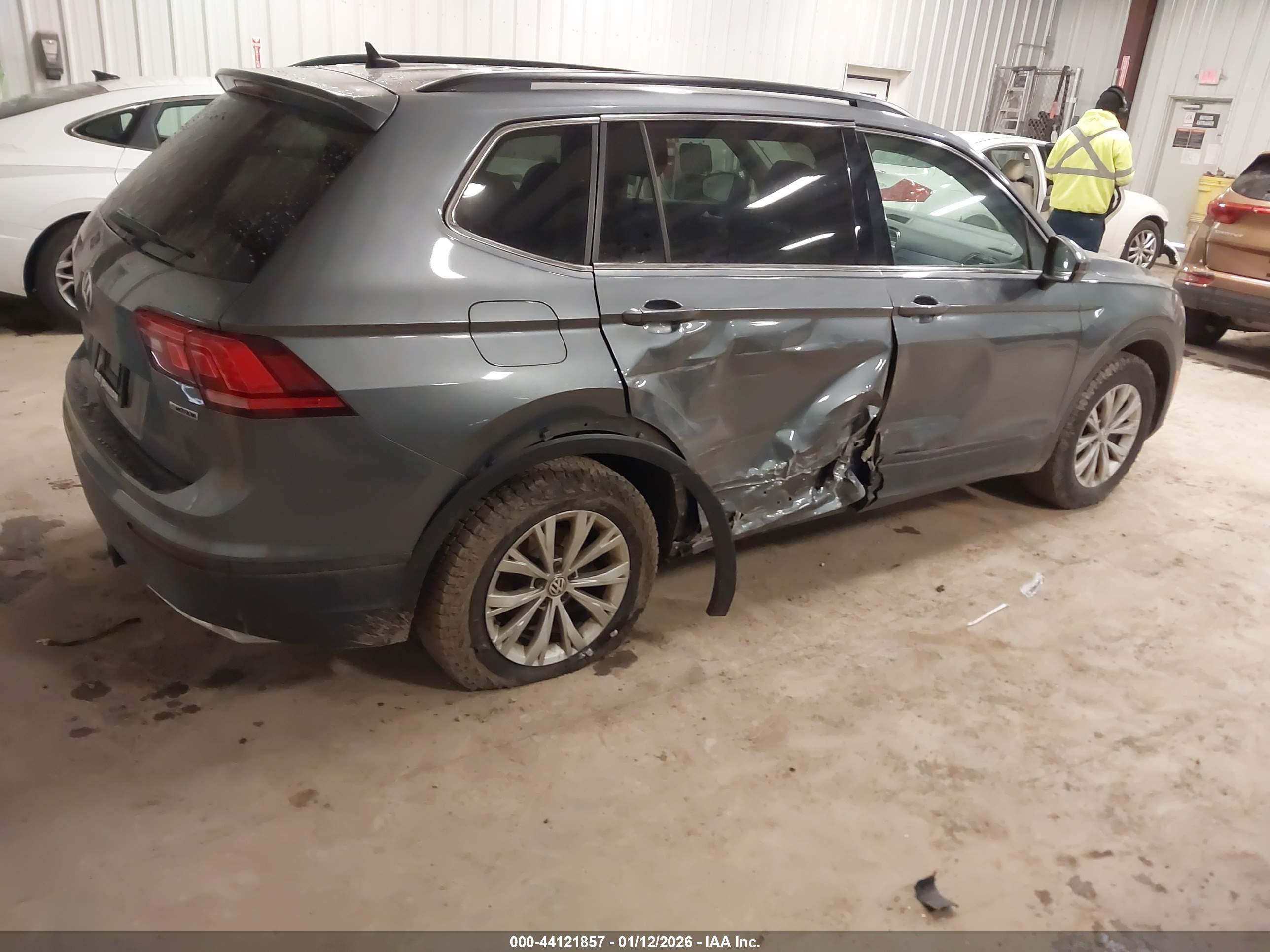 VOLKSWAGEN TIGUAN image 4