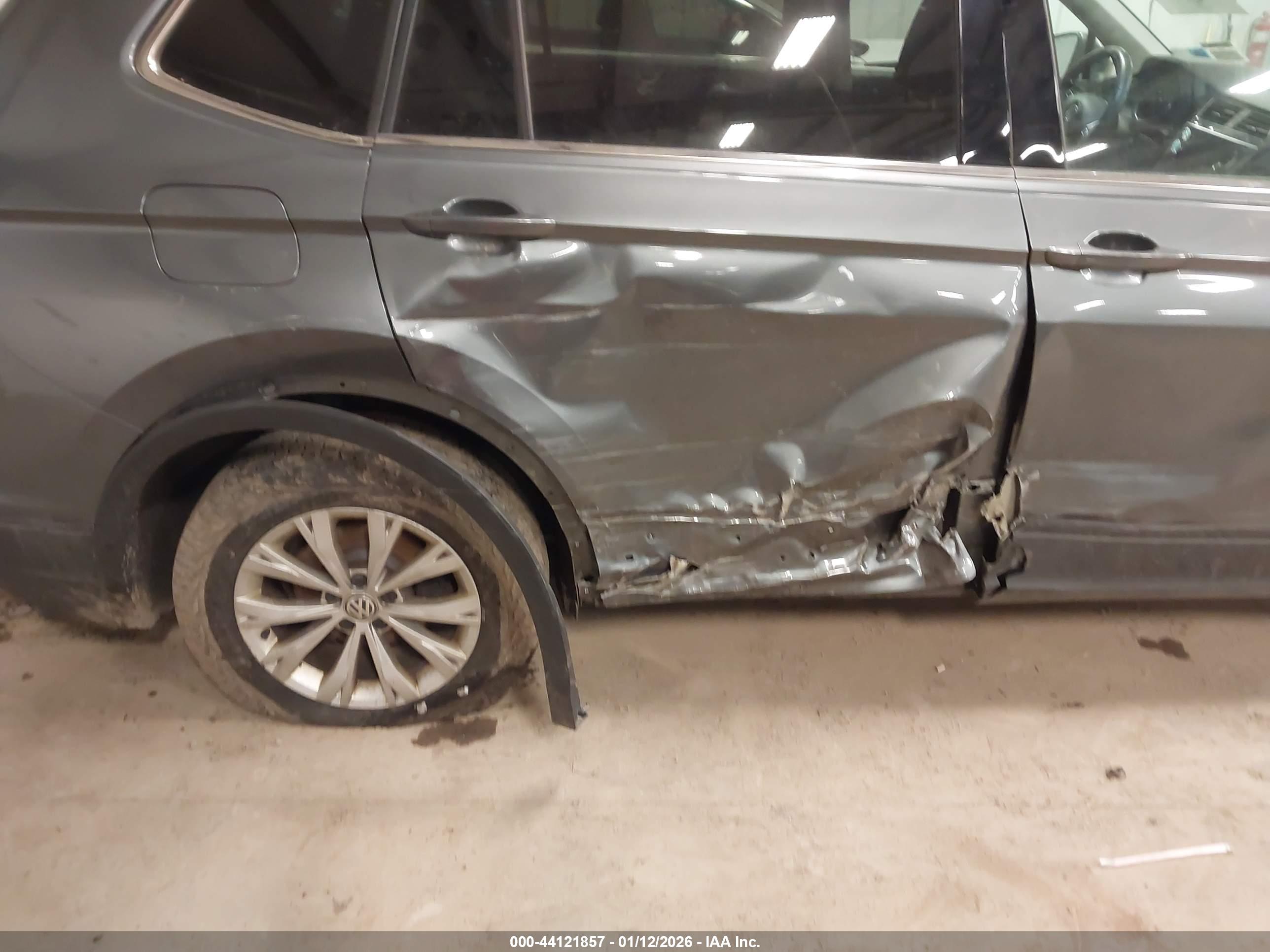 VOLKSWAGEN TIGUAN image 6