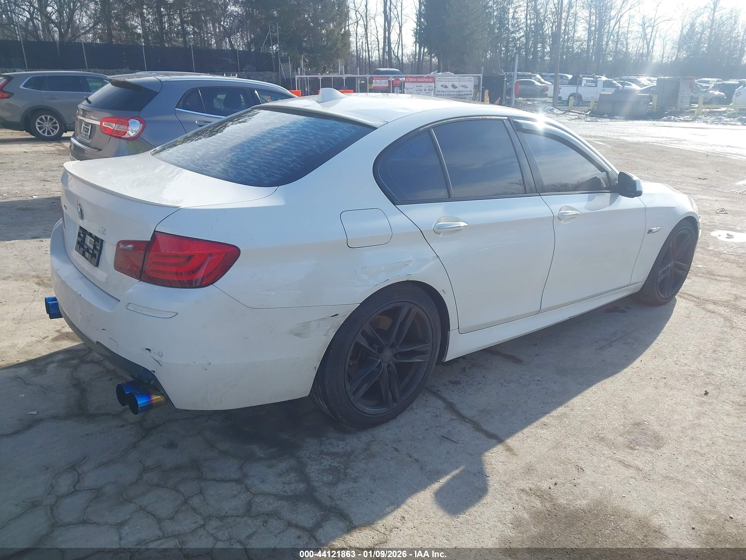 BMW 550I image 4