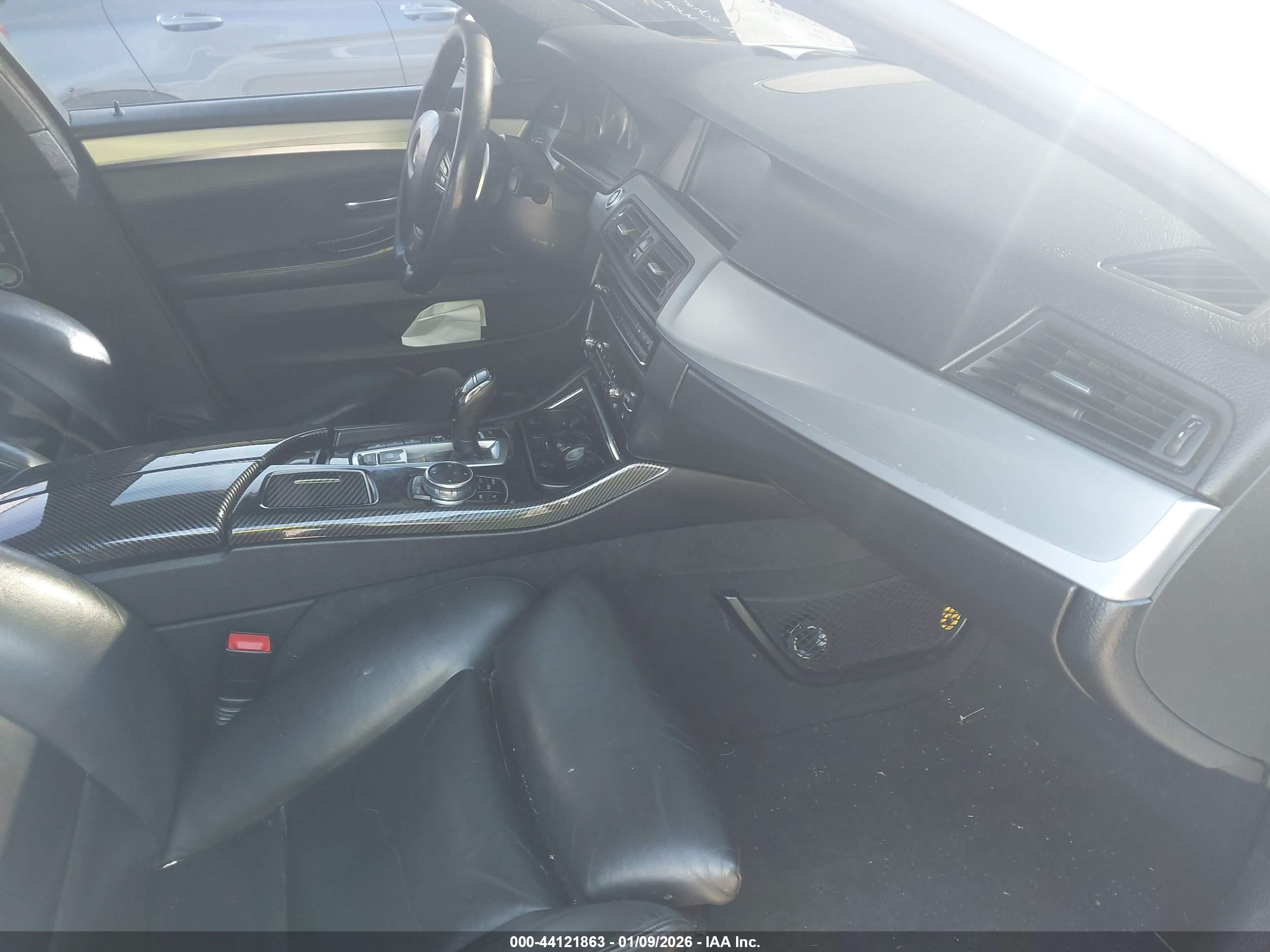 BMW 550I image 5