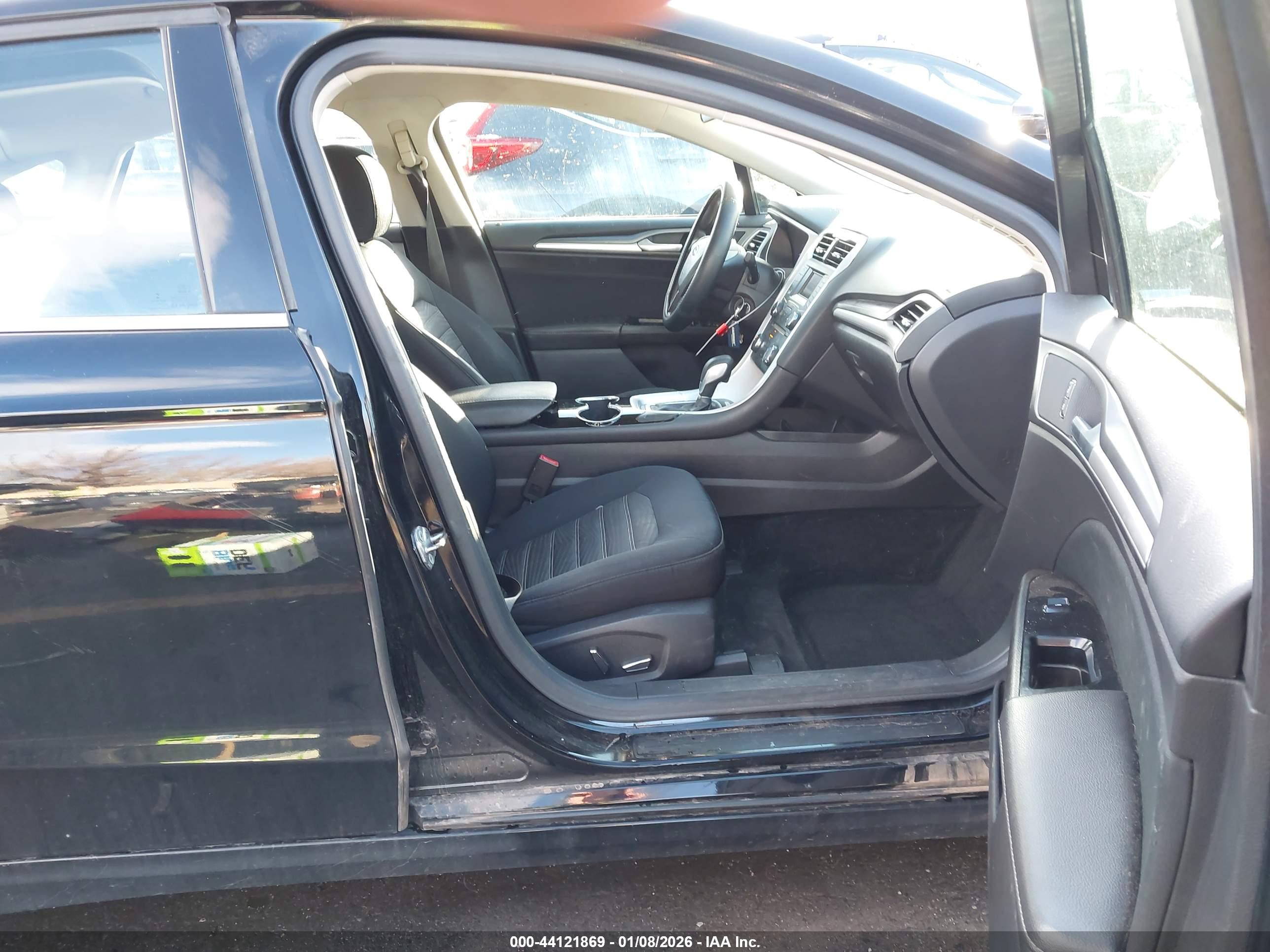 FORD FUSION image 5