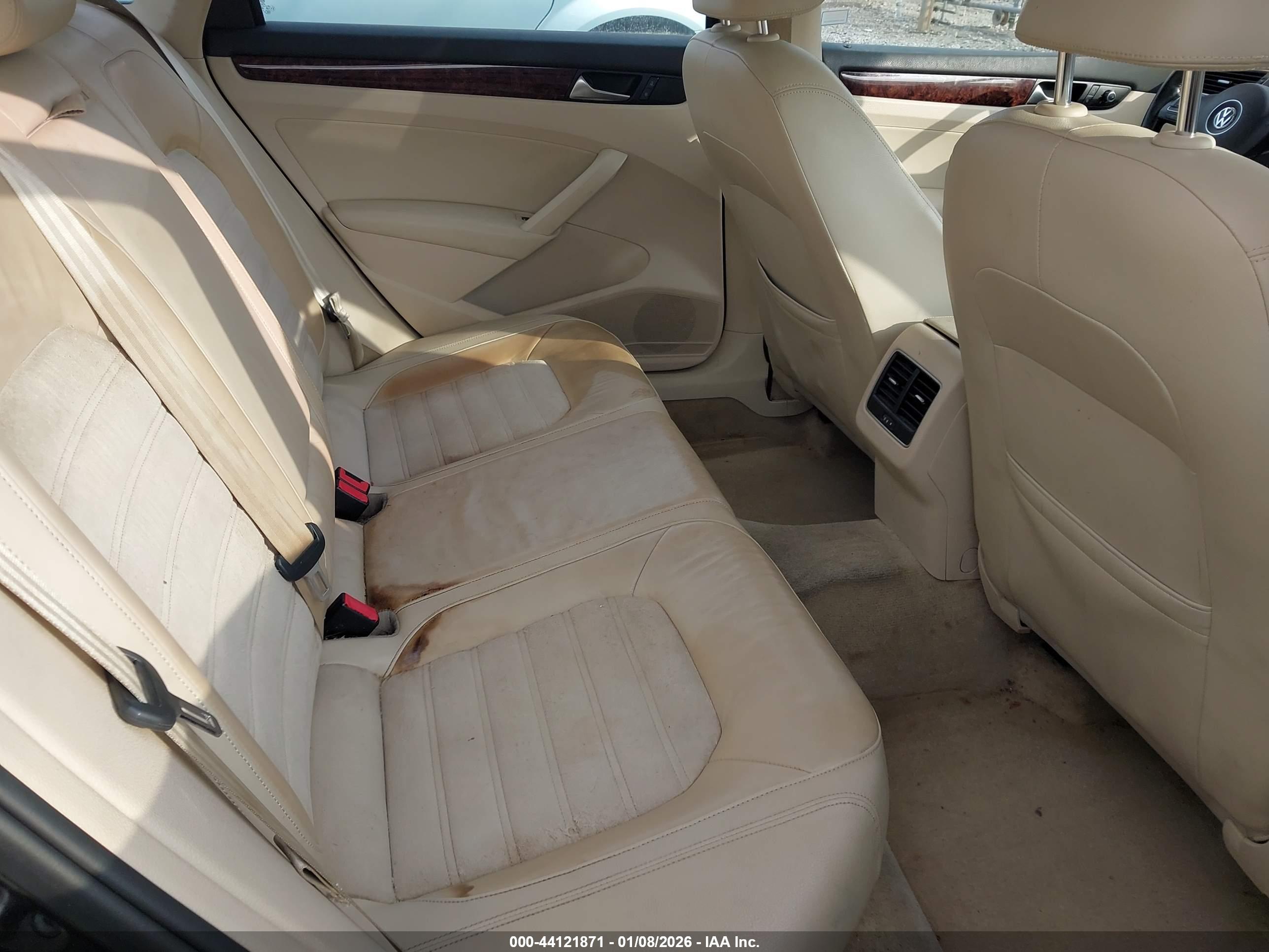 VOLKSWAGEN PASSAT image 8