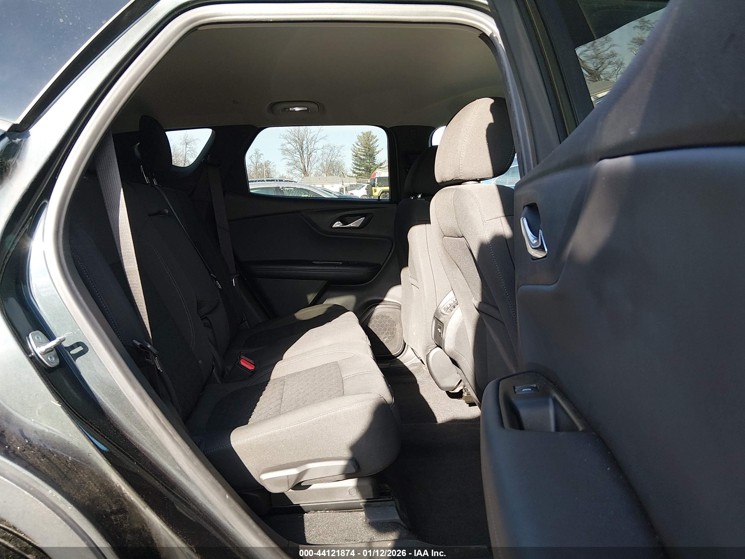 CHEVROLET BLAZER image 8