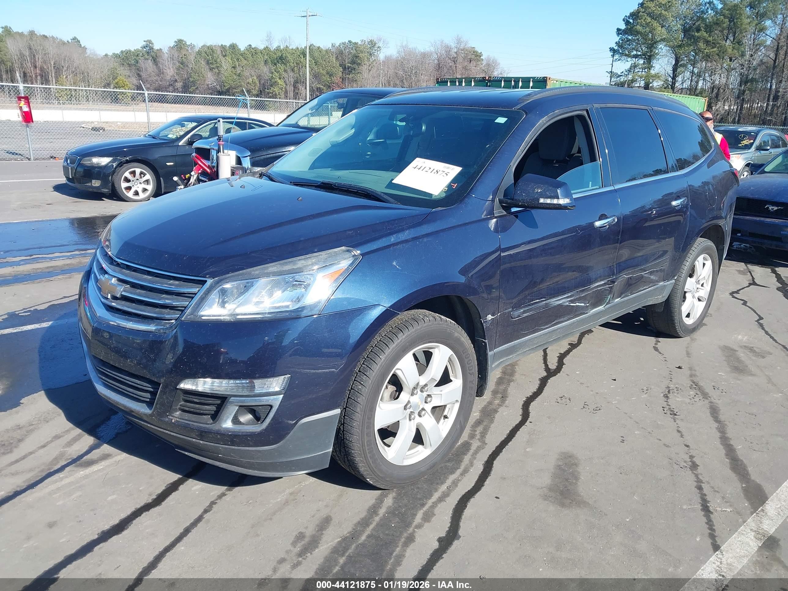 CHEVROLET TRAVERSE image 2
